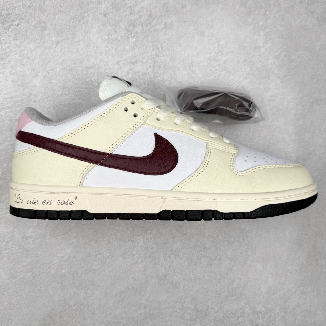 ＃福利特价 NK SB Dunk Low 低帮系列滑板鞋 白菜价 万双库存轰炸 大厂出品 极力推荐 全套原楦原模倾力打造完美版型 独家原厂航空铝磨具打磨大底 鞋头坡度极致还原 原盒原配 尺码：36 36.5 37.5 38 38.5 39 40 40.5 41 42 42.5 43 44 44.5 45 46 47.5-选品中心