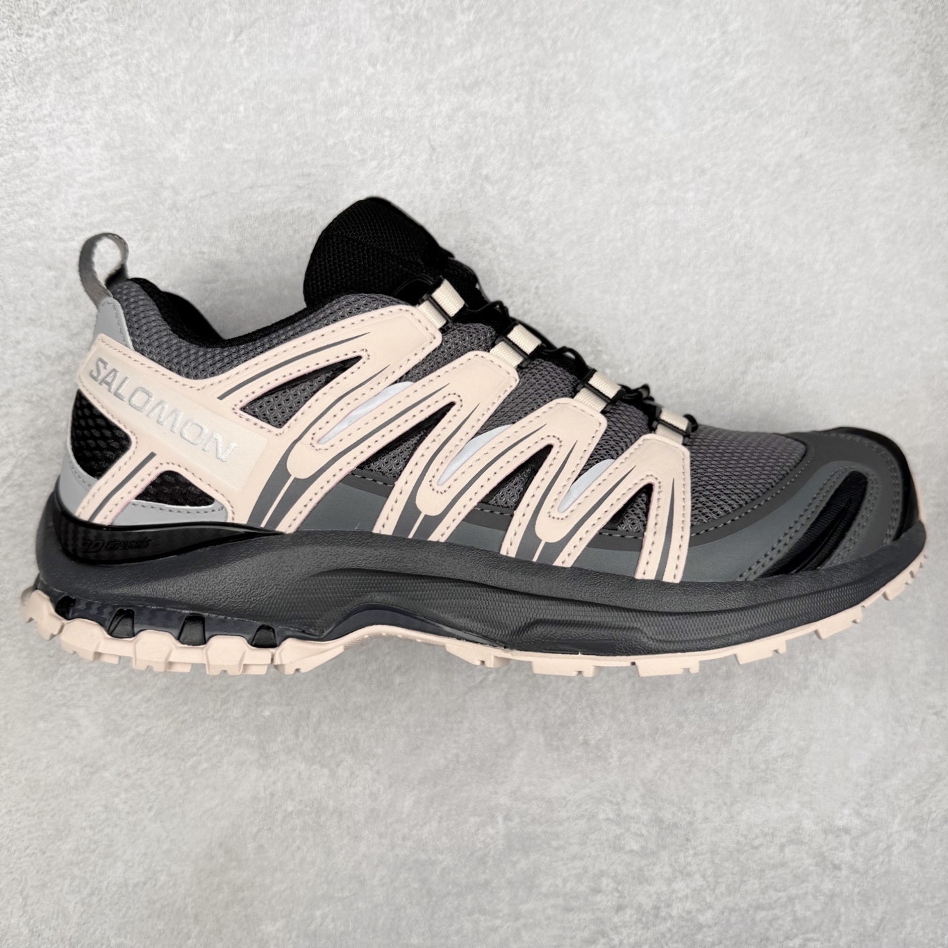 ＃C版 SALOMON XA Pro 3D ADV 萨洛蒙潮流越野机能户外功能鞋 纯原外贸平台特供订单 耗时半年巨作 全套原纸板楦头开发 原厂特供网布配套加持 确保原汁原味 完美呈现版型 原档数据独家私模五层组合大底 原装Ortholite轻量化鞋垫 中底布带钢印编号 原厂TPU锁扣 进口港宝加持 后跟自然饱满 还原公司包裹性 鞋面采用SENSIFT贴合技术 全方位贴合包裹脚型 鞋跟部鞋底牵引设计 提供强大的抓地性能 更适应野外崎岖不平的道路 其3D ADVANCED CHASSIS底盘 材料轻量大化 钉齿设计更具稳定性 防护性 鞋底易磨损区运用CONTAGRIP高耐磨材料 应对城市硬质路面长距离跑考验 尺码：36 36.5 37.5 38 38.5 39 40 40.5 41 42 42.5 43 44 44.5 45-选品中心