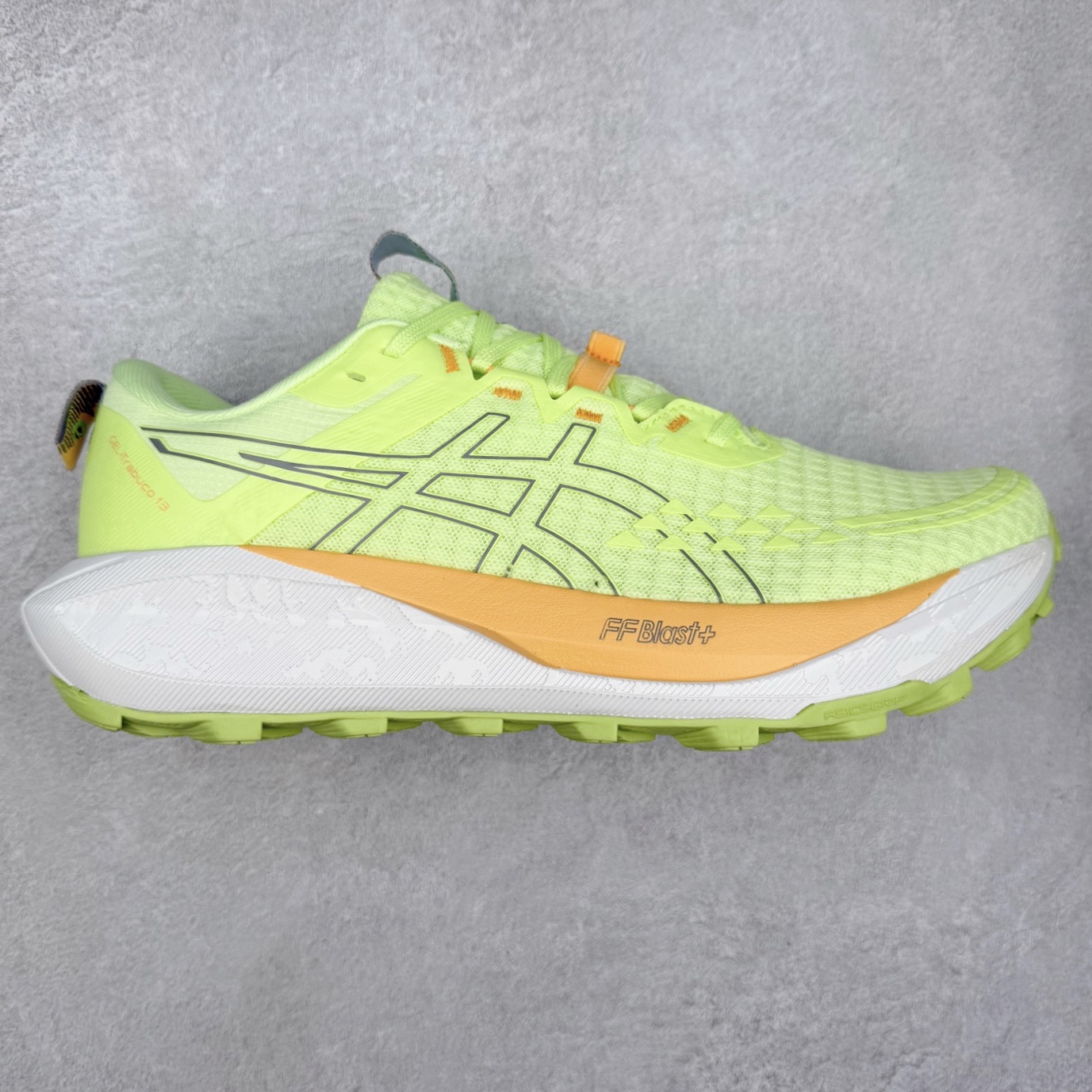 Asics GEL-TRABUCO 13 GTX 亚瑟士舒适百搭轻便透气减震低帮跑步鞋 ASICS（亚瑟士）是日本实业家鬼冢喜八郎创立的跑鞋运动品牌，名字想法源自著名的拉丁谚语“AnimaSana In Corpore Sano”，意为“健全的精神寓于强健的体魄”。正如其名字的含义，ASICS亚瑟士一直坚信保持身体的健康与活力是打造健康快乐的生活方式的最佳途径。亚瑟士的跑鞋、篮球鞋等系列集专业与美貌于一身，拥有极高的热度。2016年，ASICS在“2016年日本最佳全球品牌”排行榜名列第17名。尺码：36 37 37.5 38 39 39.5 40 40.5 41.5 42 42.5 43.5 44 45-选品中心