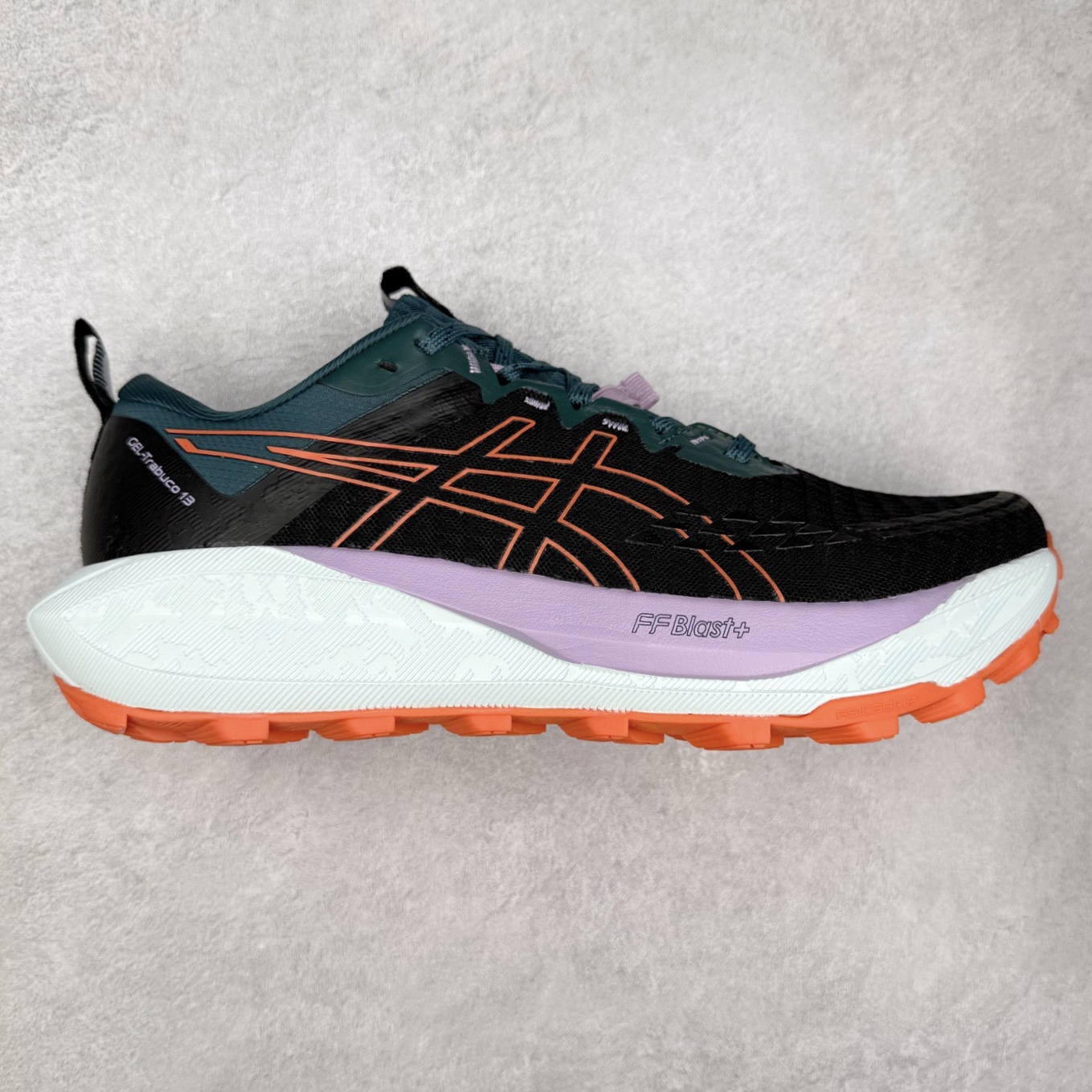 Asics GEL-TRABUCO 13 GTX 亚瑟士舒适百搭轻便透气减震低帮跑步鞋 ASICS（亚瑟士）是日本实业家鬼冢喜八郎创立的跑鞋运动品牌，名字想法源自著名的拉丁谚语“AnimaSana In Corpore Sano”，意为“健全的精神寓于强健的体魄”。正如其名字的含义，ASICS亚瑟士一直坚信保持身体的健康与活力是打造健康快乐的生活方式的最佳途径。亚瑟士的跑鞋、篮球鞋等系列集专业与美貌于一身，拥有极高的热度。2016年，ASICS在“2016年日本最佳全球品牌”排行榜名列第17名。尺码：36 37 37.5 38 39 39.5 40 40.5 41.5 42 42.5 43.5 44 45-选品中心