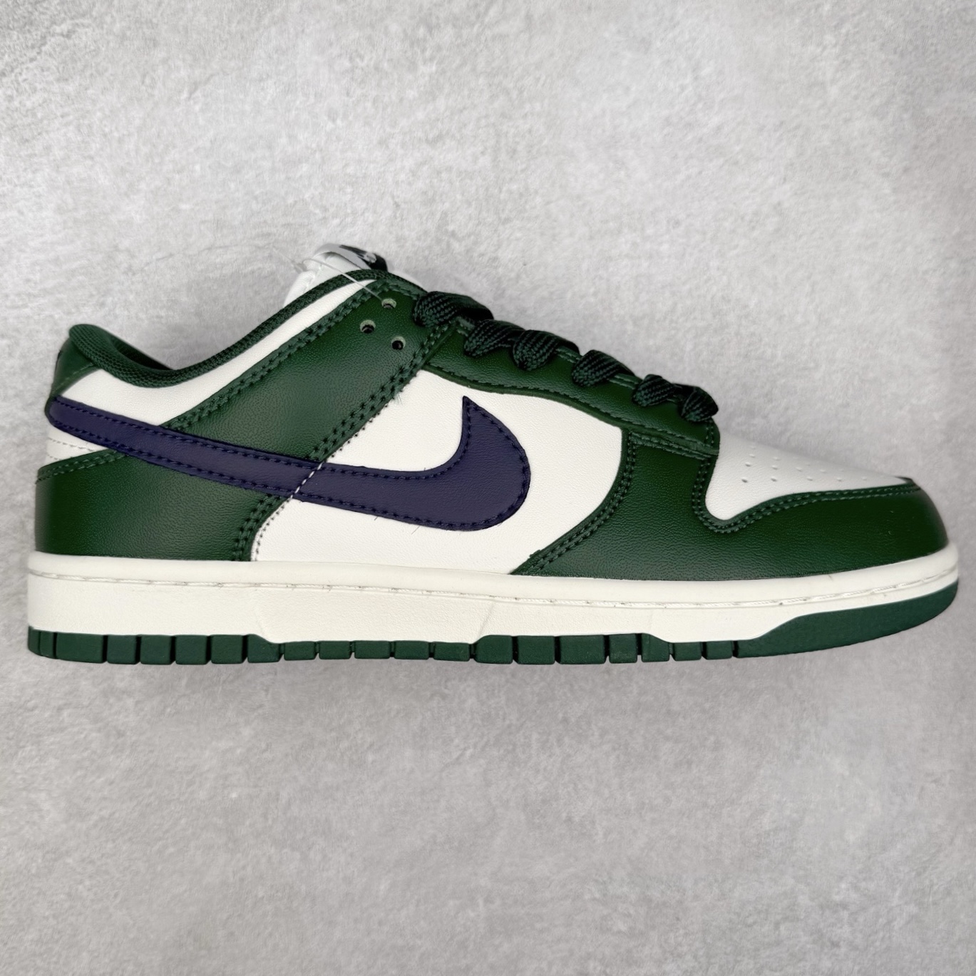 ＃福利特价 NK SB Dunk Low 低帮系列滑板鞋 白菜价 万双库存轰炸 大厂出品 极力推荐 全套原楦原模倾力打造完美版型 独家原厂航空铝磨具打磨大底 鞋头坡度极致还原 原盒原配 尺码：36 36.5 37.5 38 38.5 39 40 40.5 41 42 42.5 43 44 44.5 45 46 47.5-选品中心