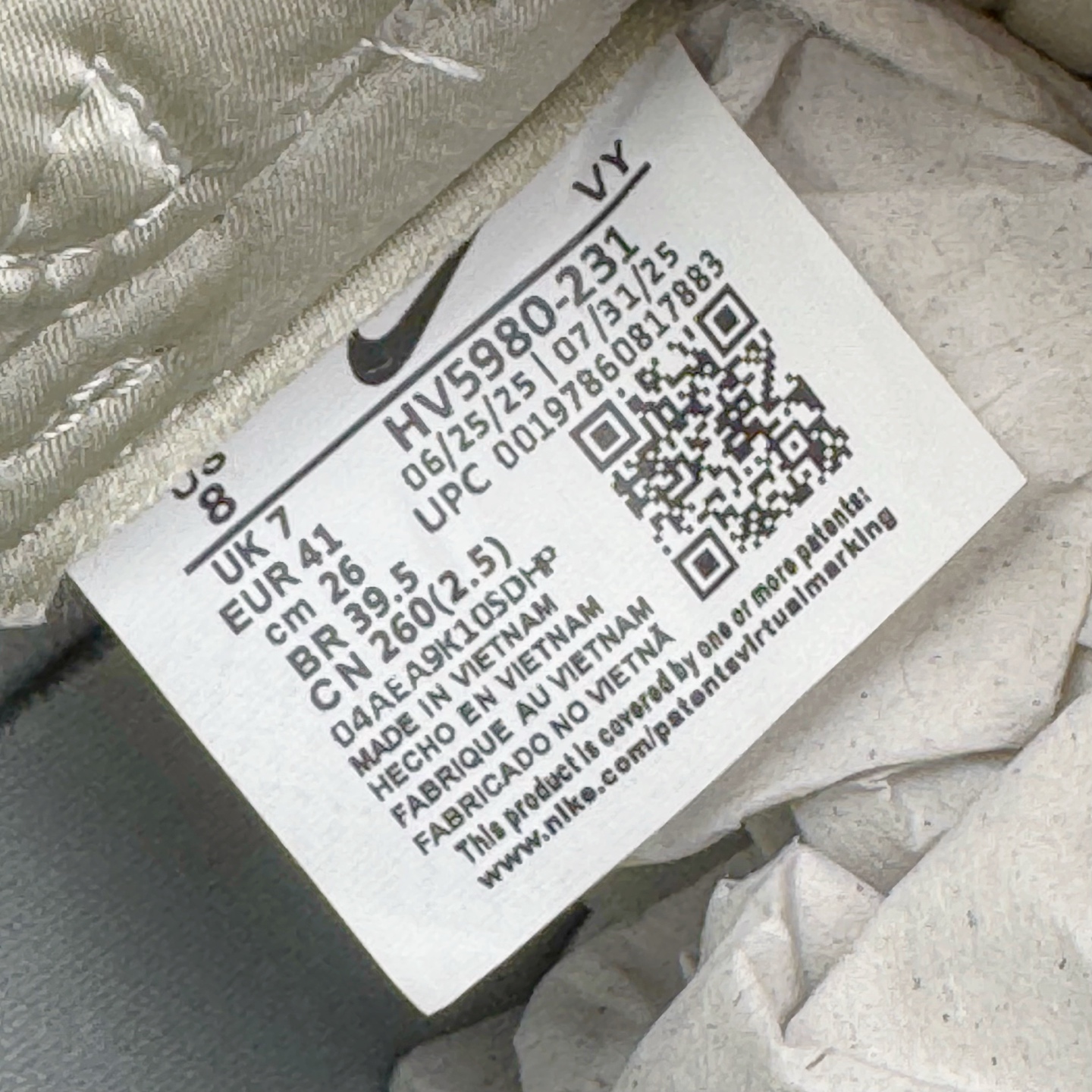 图片[11]-＃YC纯原 NK Dunk Low 蛇年限定 米白绿 HV5980-231 实力大厂出品 新配色陆续开发 利润个位数只为口碑 全套原纸板楦头开发 确保原汁原味 完美呈现DUNK版型 一比一鞋头弧度高度鞋身弧度 此版本只针对中端市场 皮料材质有所更替 其他数据细节工艺流程均保持一致 绝不口嗨 细节品控鞋型随意对比 独家私模官方第六代原厂航空铝磨具打磨大底 鞋头坡度极致还原 无解鞋型 原盒原配 圈内天花板工艺 原厂玻璃冲刀 超高清洁度 全鞋零毛边皮料切割 原厂中底布点胶 中底布拉帮走线遵循公司 尺码：36 36.5 37.5 38 38.5 39 40 40.5 41 42 42.5 43 44 44.5 45 46-选品中心