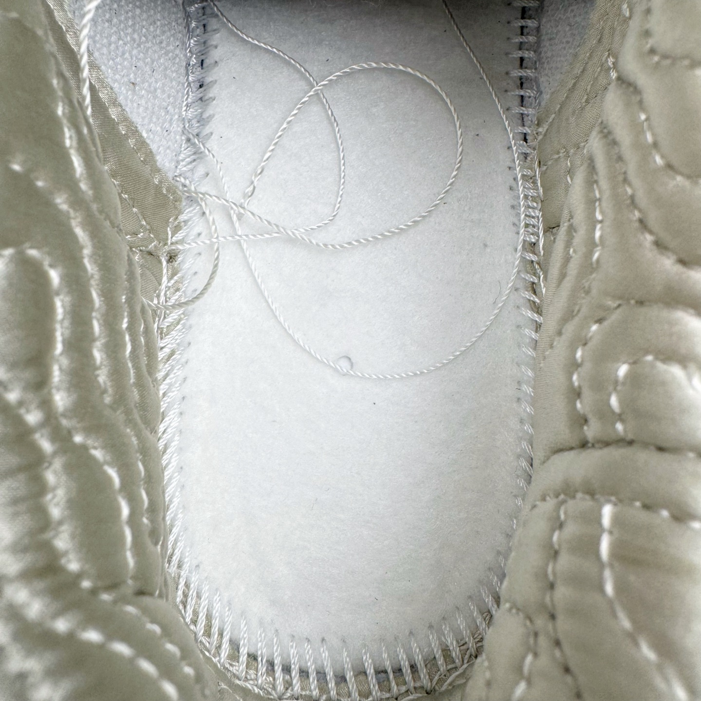 图片[14]-＃YC纯原 NK Dunk Low 蛇年限定 米白绿 HV5980-231 实力大厂出品 新配色陆续开发 利润个位数只为口碑 全套原纸板楦头开发 确保原汁原味 完美呈现DUNK版型 一比一鞋头弧度高度鞋身弧度 此版本只针对中端市场 皮料材质有所更替 其他数据细节工艺流程均保持一致 绝不口嗨 细节品控鞋型随意对比 独家私模官方第六代原厂航空铝磨具打磨大底 鞋头坡度极致还原 无解鞋型 原盒原配 圈内天花板工艺 原厂玻璃冲刀 超高清洁度 全鞋零毛边皮料切割 原厂中底布点胶 中底布拉帮走线遵循公司 尺码：36 36.5 37.5 38 38.5 39 40 40.5 41 42 42.5 43 44 44.5 45 46-选品中心