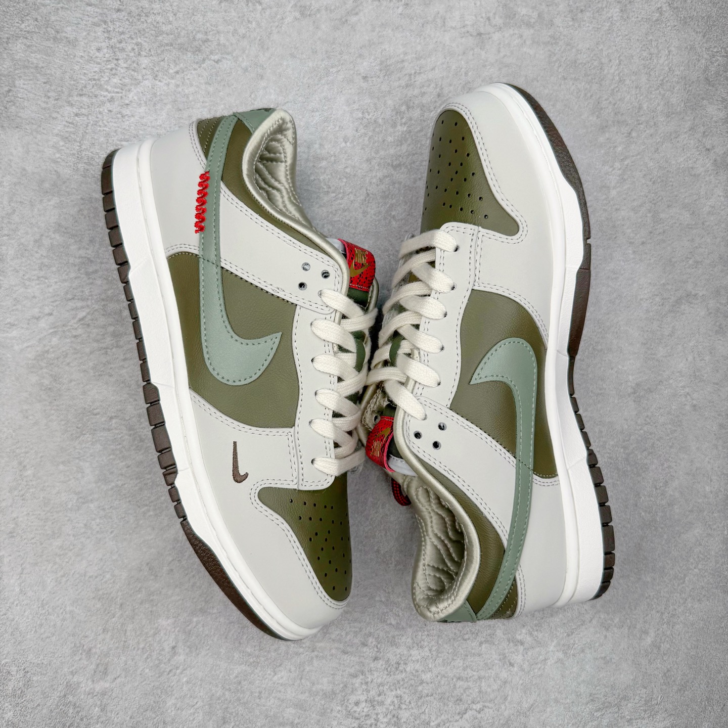 图片[3]-＃YC纯原 NK Dunk Low 蛇年限定 米白绿 HV5980-231 实力大厂出品 新配色陆续开发 利润个位数只为口碑 全套原纸板楦头开发 确保原汁原味 完美呈现DUNK版型 一比一鞋头弧度高度鞋身弧度 此版本只针对中端市场 皮料材质有所更替 其他数据细节工艺流程均保持一致 绝不口嗨 细节品控鞋型随意对比 独家私模官方第六代原厂航空铝磨具打磨大底 鞋头坡度极致还原 无解鞋型 原盒原配 圈内天花板工艺 原厂玻璃冲刀 超高清洁度 全鞋零毛边皮料切割 原厂中底布点胶 中底布拉帮走线遵循公司 尺码：36 36.5 37.5 38 38.5 39 40 40.5 41 42 42.5 43 44 44.5 45 46-选品中心