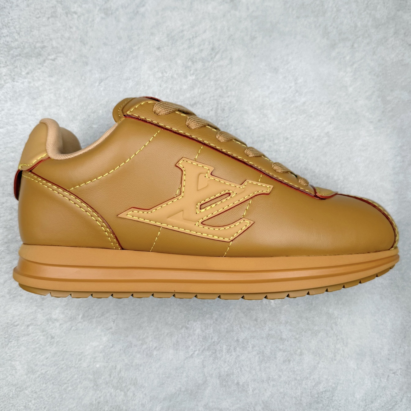 ＃GD广顶 LOUIS VUITTON x Nigo lv联名款 Buttersoft 牛皮革羊皮革 FW25 图案压纹 圆头系带 低帮 生活休闲鞋 男女同款 白色 外贸零售特供批次 2023全新纸板数据 印花高频效果碾压市面 市售天花板产物 耗时半年巨作 全套原厂新版原纸板楦头开发 原厂特供皮料加持 市场所有版本中综合最强的货品 GD实力大厂出品 全网最全配色更新最快 最成熟的做工稳定的品控 完美鞋型超高的清洁度 零毛边线头瑕疵 全套原楦原纸版原鞋开模 全网最具灵魂的版型 正确原装黄色鞋盒 正确中底印花 鞋面印花3D高频深度立体 全鞋电脑针车 紧密相连 针距密度一致 环保乳胶注塑鞋垫 厚度脚感还原原版 皮面裁剪部位 统一油边封口工艺 原装橡胶大底含胶量大底组合零偏差 专柜全套包装 防尘袋 说明书 质保卡 男女鞋 尺码：35 36 37 38 39 40 41 42 43 44 45-选品中心