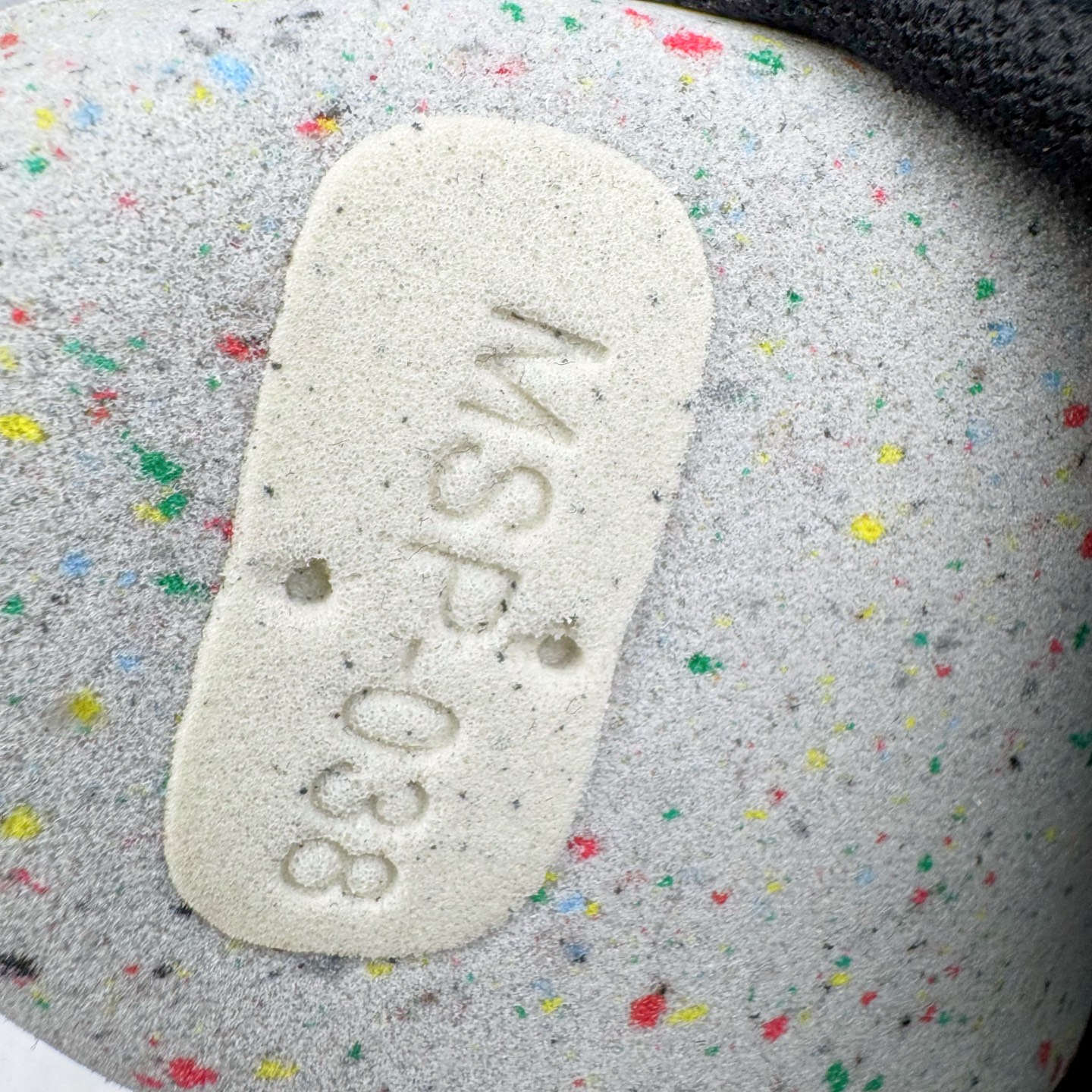 图片[10]-＃纯原 Balenciaga x PUMA/彪马 Speedcat 巴黎世家联名系列薄底鞋牛皮圆头做旧磨损低帮生活休闲鞋 男女同款 选用了近两年人气极高的 “薄底鞋” PUMA Speedcat 为蓝本，带来了多个不同配色的联名鞋款。在色调上继承了这双赛车鞋原本的惯用方案，但鞋身侧面标志性的 PUMA Formstrip 标志则采用了 “破坏做旧” 的手法，这也是 Balenciaga 鞋款极为常见的风格。将白色的 PUMA Formstrip 撕掉了一大半，这极为 “粗暴” 的处理方式，在街头绝对有着十足的回头率。鞋头的 PUMA Logo 得以保留，烫金的 BALENCIAGA 字样则表明了它的联名身份，后跟则是鞋款的尺码，这也是 Balenciaga 鞋款的家族习惯。实拍调校N版已经零色差零失真 百分百还原实物色彩所见即所得 不存在货不对板色差等低级问题 选购参考实物拍摄 不混卖不参货 只用心做好货严格选品 承诺混一赔十 尺码：36 36.5 37.5 38 38.5 39 40 40.5 41 42 42.5 43 44 44.5 45-选品中心