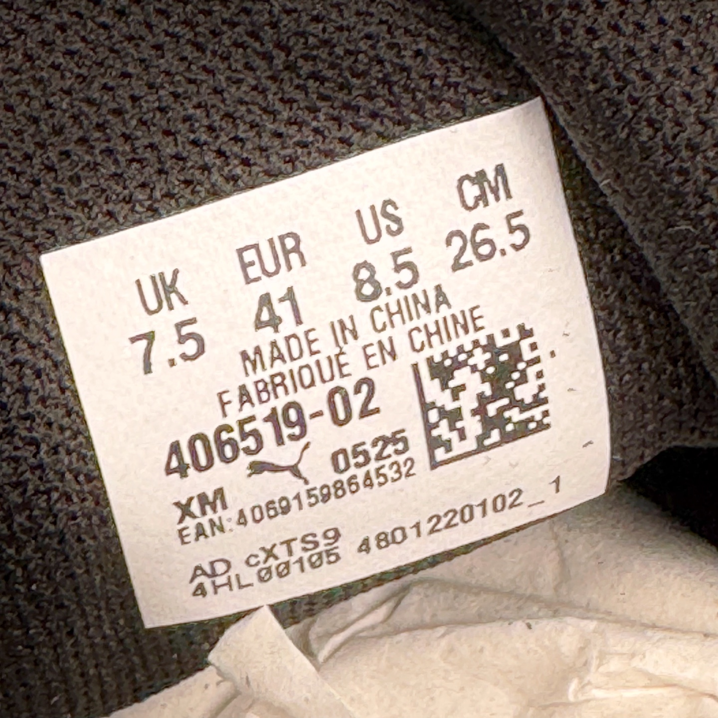 图片[13]-＃纯原 Balenciaga x PUMA/彪马 Speedcat 巴黎世家联名系列薄底鞋牛皮圆头做旧磨损低帮生活休闲鞋 男女同款 选用了近两年人气极高的 “薄底鞋” PUMA Speedcat 为蓝本，带来了多个不同配色的联名鞋款。在色调上继承了这双赛车鞋原本的惯用方案，但鞋身侧面标志性的 PUMA Formstrip 标志则采用了 “破坏做旧” 的手法，这也是 Balenciaga 鞋款极为常见的风格。将白色的 PUMA Formstrip 撕掉了一大半，这极为 “粗暴” 的处理方式，在街头绝对有着十足的回头率。鞋头的 PUMA Logo 得以保留，烫金的 BALENCIAGA 字样则表明了它的联名身份，后跟则是鞋款的尺码，这也是 Balenciaga 鞋款的家族习惯。实拍调校N版已经零色差零失真 百分百还原实物色彩所见即所得 不存在货不对板色差等低级问题 选购参考实物拍摄 不混卖不参货 只用心做好货严格选品 承诺混一赔十 尺码：36 36.5 37.5 38 38.5 39 40 40.5 41 42 42.5 43 44 44.5 45-选品中心