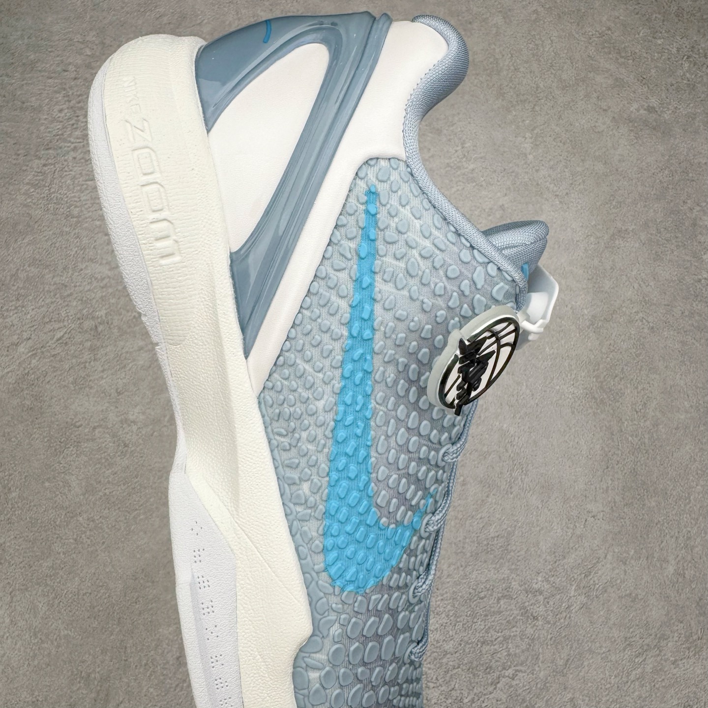 图片[6]-＃灭世海外版 NK Zoom Kobe 6 Protro 科比六代 克拉克北卡蓝 IO3672-400 纯原海外版气垫品质吊打各路纯原 气压➕耐久双重保障 前掌ZOOM TURBO➕后掌马蹄Zoom 后掌澎湃脚感无出其右 全套冲刀改版 鞋型还原度95% 宽脚选手必入货品 鞋头2.5mm上翘空间 不挤脚 完美释放脚趾活动空间 正码正拍 脚型适配性 市场最强没有之一 鞋面工艺全新升级 100%对标正品 原厂聚氨酯蛇鳞 珠光密度同步正品 Swoosh喷漆工艺 还原度接近100% 全新后跟TPU模具 正确S型弧度 区分市场纯原（市场纯原采用公版模具 后跟TPU几乎无弧度）国产天花板橡胶配方 抓地力爆炸 海外口碑炸裂 鞋舌LOGO正确内嵌压印 原厂碳板 正确原盒 厚积薄发 王者归来 拒绝杀猪 拒绝套路 灭世纯原海外版科比系列 致力打造实战第一标杆 尺码：39-47.5 全新模具 正码正拍-选品中心