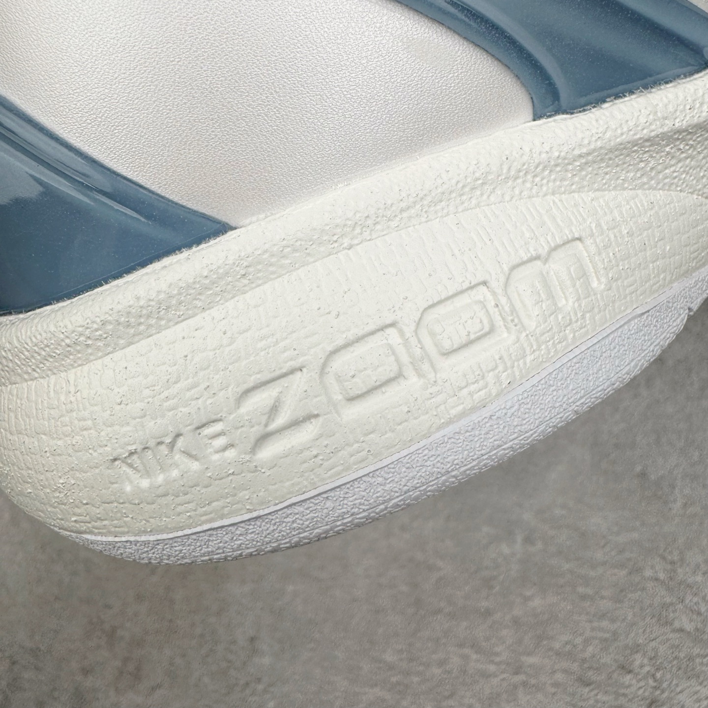 图片[20]-＃灭世海外版 NK Zoom Kobe 6 Protro 科比六代 克拉克北卡蓝 IO3672-400 纯原海外版气垫品质吊打各路纯原 气压➕耐久双重保障 前掌ZOOM TURBO➕后掌马蹄Zoom 后掌澎湃脚感无出其右 全套冲刀改版 鞋型还原度95% 宽脚选手必入货品 鞋头2.5mm上翘空间 不挤脚 完美释放脚趾活动空间 正码正拍 脚型适配性 市场最强没有之一 鞋面工艺全新升级 100%对标正品 原厂聚氨酯蛇鳞 珠光密度同步正品 Swoosh喷漆工艺 还原度接近100% 全新后跟TPU模具 正确S型弧度 区分市场纯原（市场纯原采用公版模具 后跟TPU几乎无弧度）国产天花板橡胶配方 抓地力爆炸 海外口碑炸裂 鞋舌LOGO正确内嵌压印 原厂碳板 正确原盒 厚积薄发 王者归来 拒绝杀猪 拒绝套路 灭世纯原海外版科比系列 致力打造实战第一标杆 尺码：39-47.5 全新模具 正码正拍-选品中心