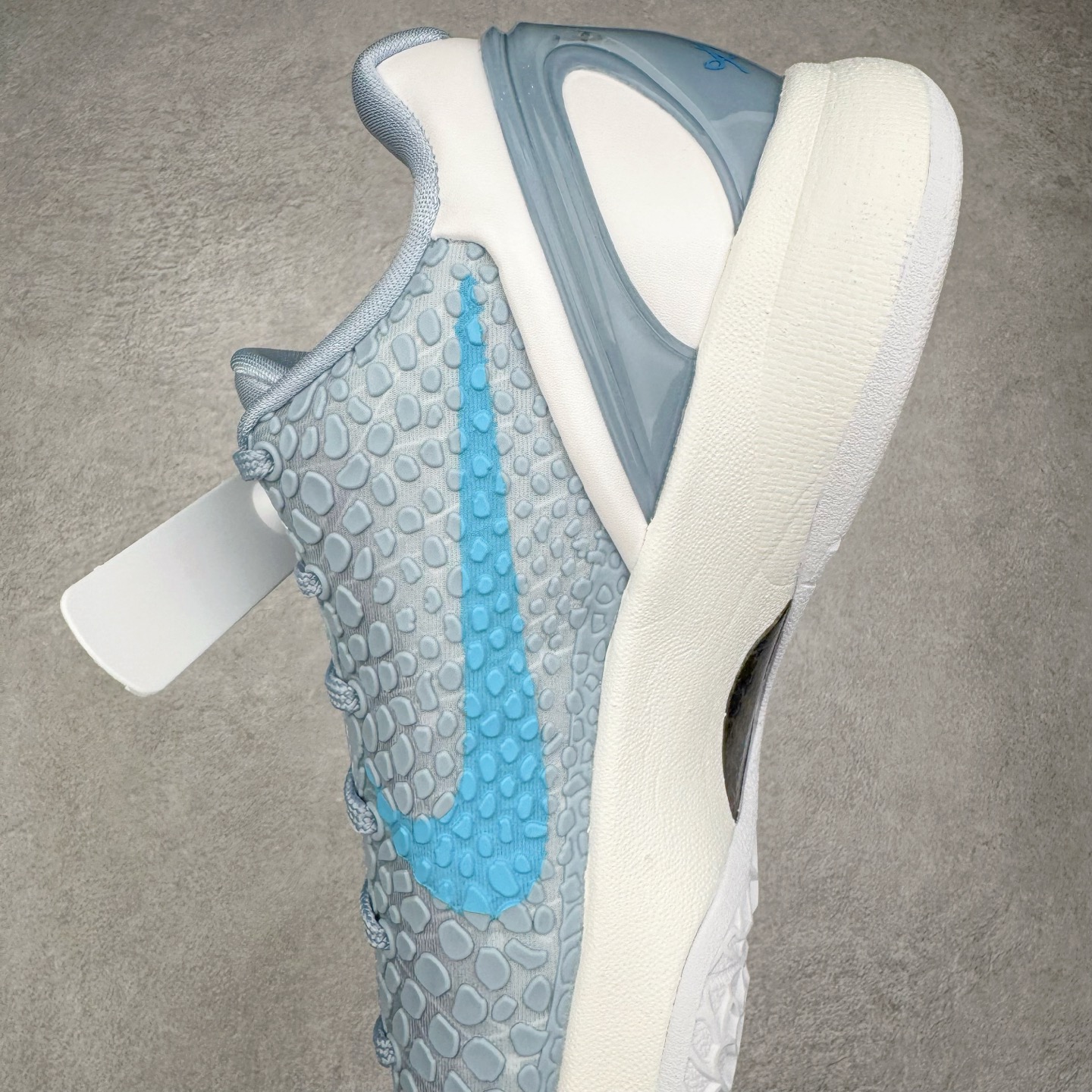 图片[7]-＃灭世海外版 NK Zoom Kobe 6 Protro 科比六代 克拉克北卡蓝 IO3672-400 纯原海外版气垫品质吊打各路纯原 气压➕耐久双重保障 前掌ZOOM TURBO➕后掌马蹄Zoom 后掌澎湃脚感无出其右 全套冲刀改版 鞋型还原度95% 宽脚选手必入货品 鞋头2.5mm上翘空间 不挤脚 完美释放脚趾活动空间 正码正拍 脚型适配性 市场最强没有之一 鞋面工艺全新升级 100%对标正品 原厂聚氨酯蛇鳞 珠光密度同步正品 Swoosh喷漆工艺 还原度接近100% 全新后跟TPU模具 正确S型弧度 区分市场纯原（市场纯原采用公版模具 后跟TPU几乎无弧度）国产天花板橡胶配方 抓地力爆炸 海外口碑炸裂 鞋舌LOGO正确内嵌压印 原厂碳板 正确原盒 厚积薄发 王者归来 拒绝杀猪 拒绝套路 灭世纯原海外版科比系列 致力打造实战第一标杆 尺码：39-47.5 全新模具 正码正拍-选品中心