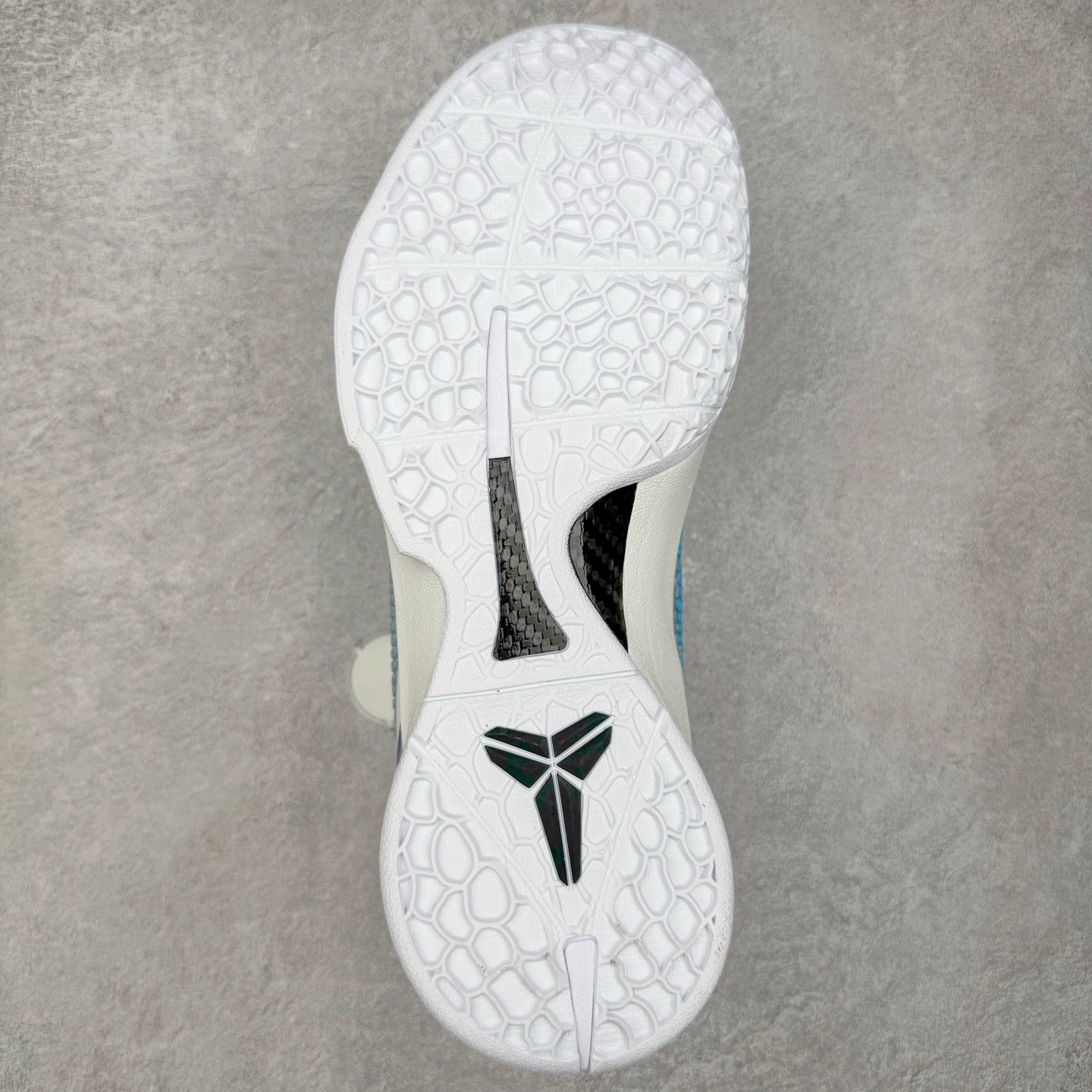 图片[9]-＃灭世海外版 NK Zoom Kobe 6 Protro 科比六代 克拉克北卡蓝 IO3672-400 纯原海外版气垫品质吊打各路纯原 气压➕耐久双重保障 前掌ZOOM TURBO➕后掌马蹄Zoom 后掌澎湃脚感无出其右 全套冲刀改版 鞋型还原度95% 宽脚选手必入货品 鞋头2.5mm上翘空间 不挤脚 完美释放脚趾活动空间 正码正拍 脚型适配性 市场最强没有之一 鞋面工艺全新升级 100%对标正品 原厂聚氨酯蛇鳞 珠光密度同步正品 Swoosh喷漆工艺 还原度接近100% 全新后跟TPU模具 正确S型弧度 区分市场纯原（市场纯原采用公版模具 后跟TPU几乎无弧度）国产天花板橡胶配方 抓地力爆炸 海外口碑炸裂 鞋舌LOGO正确内嵌压印 原厂碳板 正确原盒 厚积薄发 王者归来 拒绝杀猪 拒绝套路 灭世纯原海外版科比系列 致力打造实战第一标杆 尺码：39-47.5 全新模具 正码正拍-选品中心