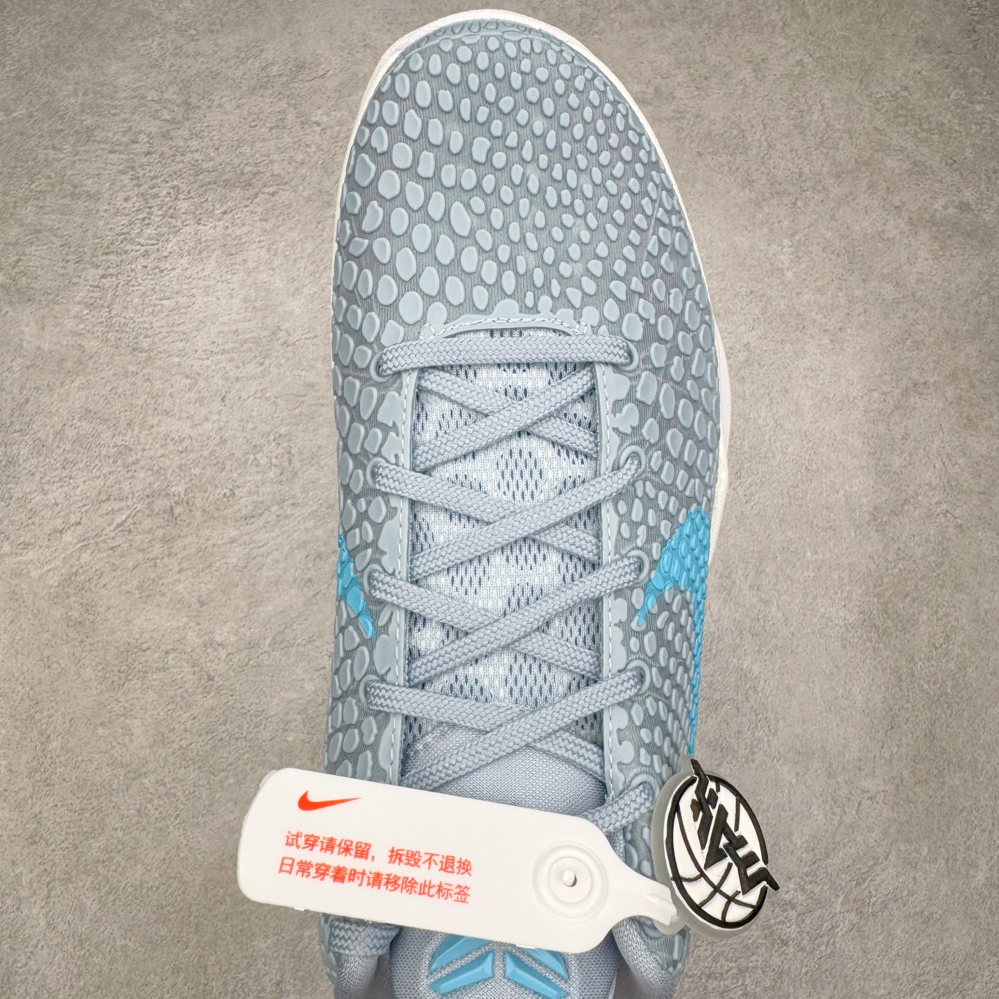 图片[4]-＃灭世海外版 NK Zoom Kobe 6 Protro 科比六代 克拉克北卡蓝 IO3672-400 纯原海外版气垫品质吊打各路纯原 气压➕耐久双重保障 前掌ZOOM TURBO➕后掌马蹄Zoom 后掌澎湃脚感无出其右 全套冲刀改版 鞋型还原度95% 宽脚选手必入货品 鞋头2.5mm上翘空间 不挤脚 完美释放脚趾活动空间 正码正拍 脚型适配性 市场最强没有之一 鞋面工艺全新升级 100%对标正品 原厂聚氨酯蛇鳞 珠光密度同步正品 Swoosh喷漆工艺 还原度接近100% 全新后跟TPU模具 正确S型弧度 区分市场纯原（市场纯原采用公版模具 后跟TPU几乎无弧度）国产天花板橡胶配方 抓地力爆炸 海外口碑炸裂 鞋舌LOGO正确内嵌压印 原厂碳板 正确原盒 厚积薄发 王者归来 拒绝杀猪 拒绝套路 灭世纯原海外版科比系列 致力打造实战第一标杆 尺码：39-47.5 全新模具 正码正拍-选品中心