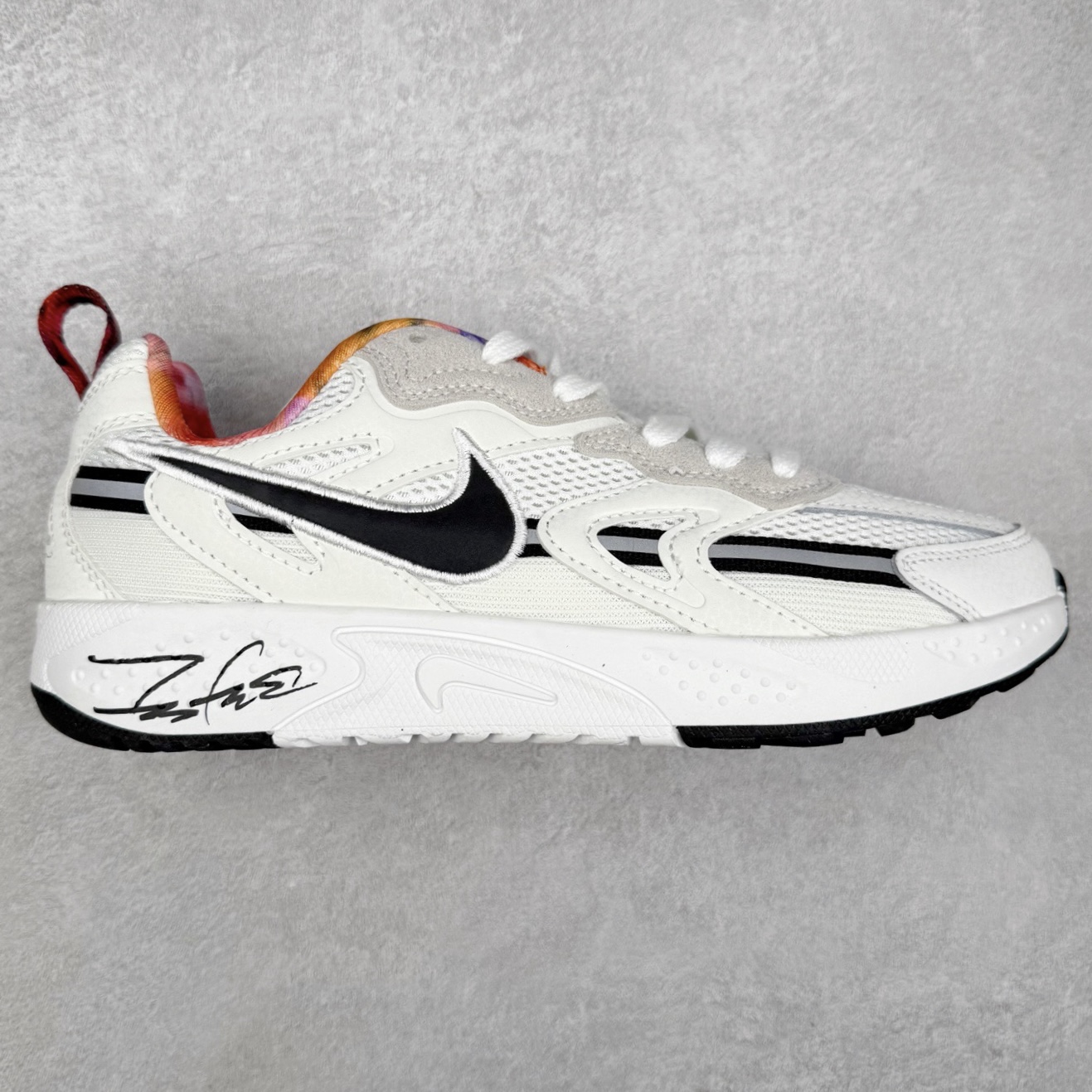 ＃奥莱订单福利 NIKE JAM 系列舒适时尚防滑耐磨低帮生活休闲鞋 独家渠道 市面未流通批次 奥莱直播间499 599一样的东西 碾压市面现存所有版本 公司一样的东西 超值回馈 帮你省钱 采用鞋面合成皮革与网眼布设计 以便于运动员在霹雳舞运动中的保护和耐穿 中底设计细节采用翻转SWOOSH设计 使得倒立动作时更显帅气 鞋子中的整体结构下降 有助于提供更好的缓震效果 设计语言来与NIKE 2000年跑跑鞋中汲取的材料组合以及设计语言 鞋子在线条处大量采用反光效果 尺码：36 36.5 37.5 38 38.5 39 40 40.5 41 42 42.5 43 44 44.5 45-选品中心