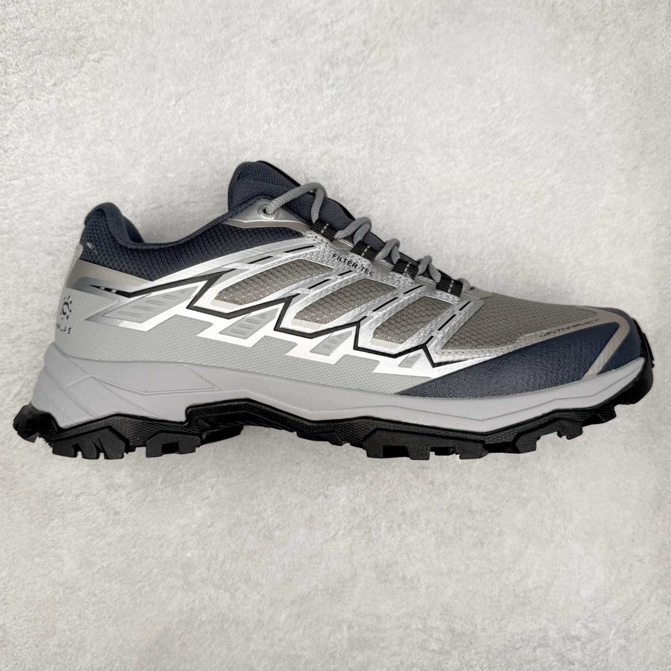 ＃HP KAILAS 凯乐石远征5代 FLT 舒适简约经典登山 防滑耐磨防水低帮徒步鞋 KAILAS凯乐石品牌是全球三大全系攀登品牌之一，于2003年创立于中国广州，致力于为有攀登梦想的户外运动员及爱好者，研发制造功能性专业装备，满足他们在极限环境下安全舒适的需求，凯乐石专注于科技面料的开发及专业功能设计，产品线覆盖登山、攀岩、徒步、越野跑山、露营、旅行等多项户外运动，通过运动员的测试反馈，不断进化迭代，产品荣获国内外大奖71座，发明专利21个，更突破性的自主研发攀登器械，打造出中国的攀登硬实力。实拍调校N版已经零色差零失真 百分百还原实物色彩所见即所得 不存在货不对板色差等低级问题 选购参考实物拍摄 不混卖不参货 只用心做好货严格选品 承诺混一赔十 尺码：36 36.5 37.5 38 38.5 39 40 40.5 41 42 42.5 43 44 44.5 45-选品中心