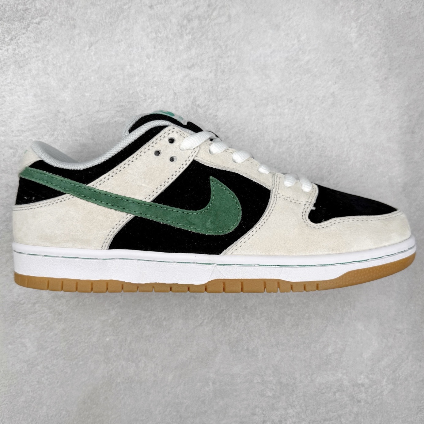 NK SB Dunk Low HF3704-001 极限压缩利润空间 超乎所想的高性价比 用料绝不含糊 原盒原配 正确耐磨橡胶大底 超高清洁度 全鞋零毛边皮料切割 全套原楦原模倾力打造完美版型 尺码：36 36.5 37.5 38 38.5 39 40 40.5 41 42 42.5 43 44 44.5 45 46-选品中心