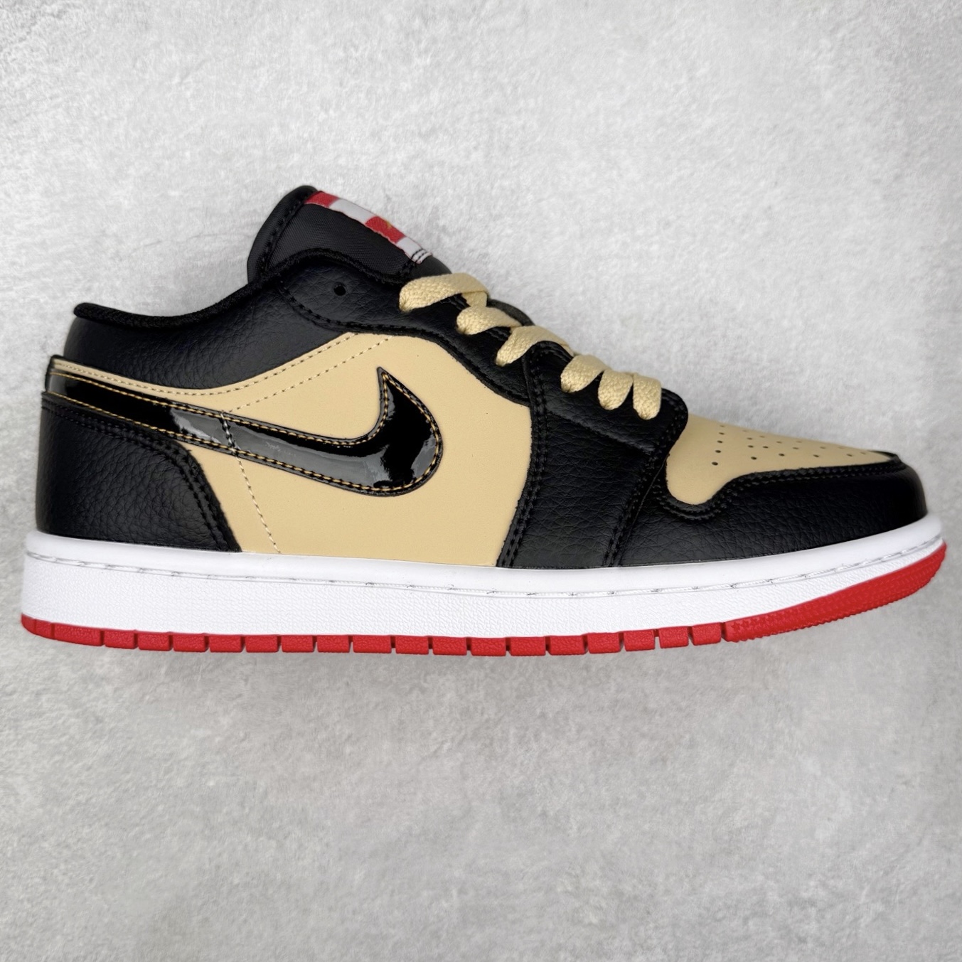 ＃K版 Air Jordan AJ1 Low 低帮 HQ2016-200 全新流水线出品 DT版本唯一平替选择 市场第二梯队最强版 全部原鞋开发 原楦原纸板开发 全鞋电脑针车 原厂内置全掌气垫 原盒内在原标 唯一Zp原版鞋带绑法 免检产品 全新2022版型 全头层皮料 完美零毛边处理 原厂配置全掌气垫 价格定位良心 几十个配色陆续出货 实拍调校N版已经零色差零失真 百分百还原实物色彩所见即所得 不存在货不对板色差等低级问题 选购参考实物拍摄 不混卖不参货 只用心做好货严格选品 承诺混一赔十 尺码：36 36.5 37.5 38 38.5 39 40 40.5 41 42 42.5 43 44 44.5 45-选品中心