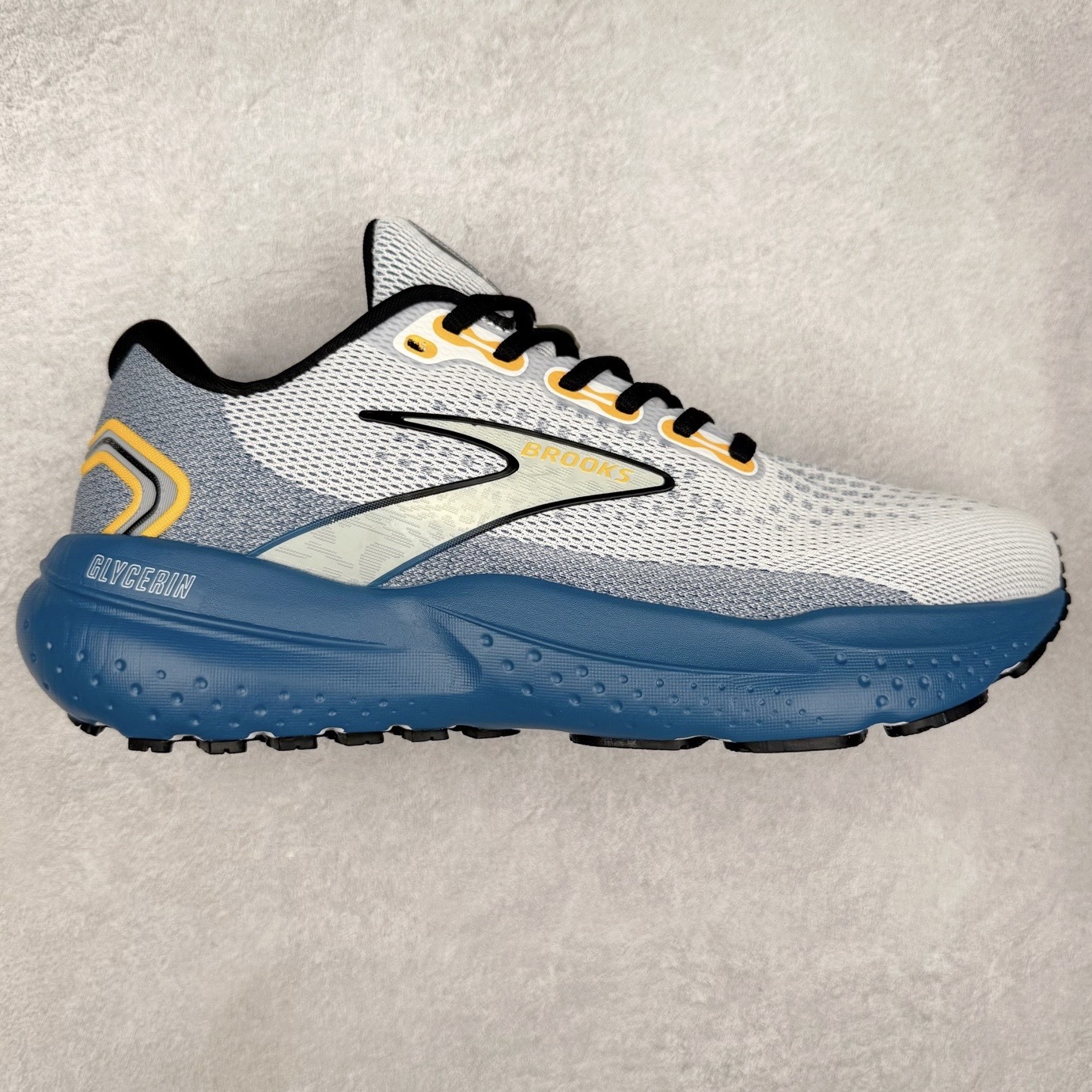 Brooks布鲁克斯 Glycerin 21 舒适时尚防滑透气低帮休闲跑步鞋 实拍调校N版已经零色差零失真 百分百还原实物色彩所见即所得 不存在货不对板色差等低级问题 选购参考实物拍摄 不混卖不参货 只用心做好货严格选品 承诺混一赔十 尺码:36 36.5 37.5 38 38.5 39 40 40.5 41 42 42.5 43 44 44.5 45-选品中心