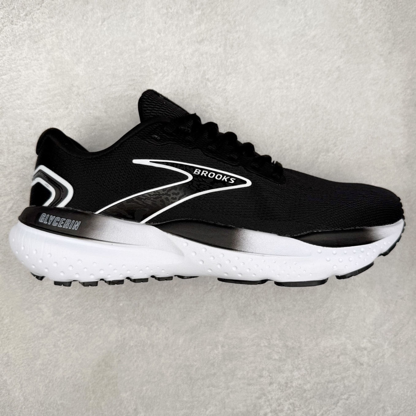 Brooks布鲁克斯 Glycerin 21 舒适时尚防滑透气低帮休闲跑步鞋 实拍调校N版已经零色差零失真 百分百还原实物色彩所见即所得 不存在货不对板色差等低级问题 选购参考实物拍摄 不混卖不参货 只用心做好货严格选品 承诺混一赔十 尺码：36 36.5 37.5 38 38.5 39 40 40.5 41 42 42.5 43 44 44.5 45-选品中心