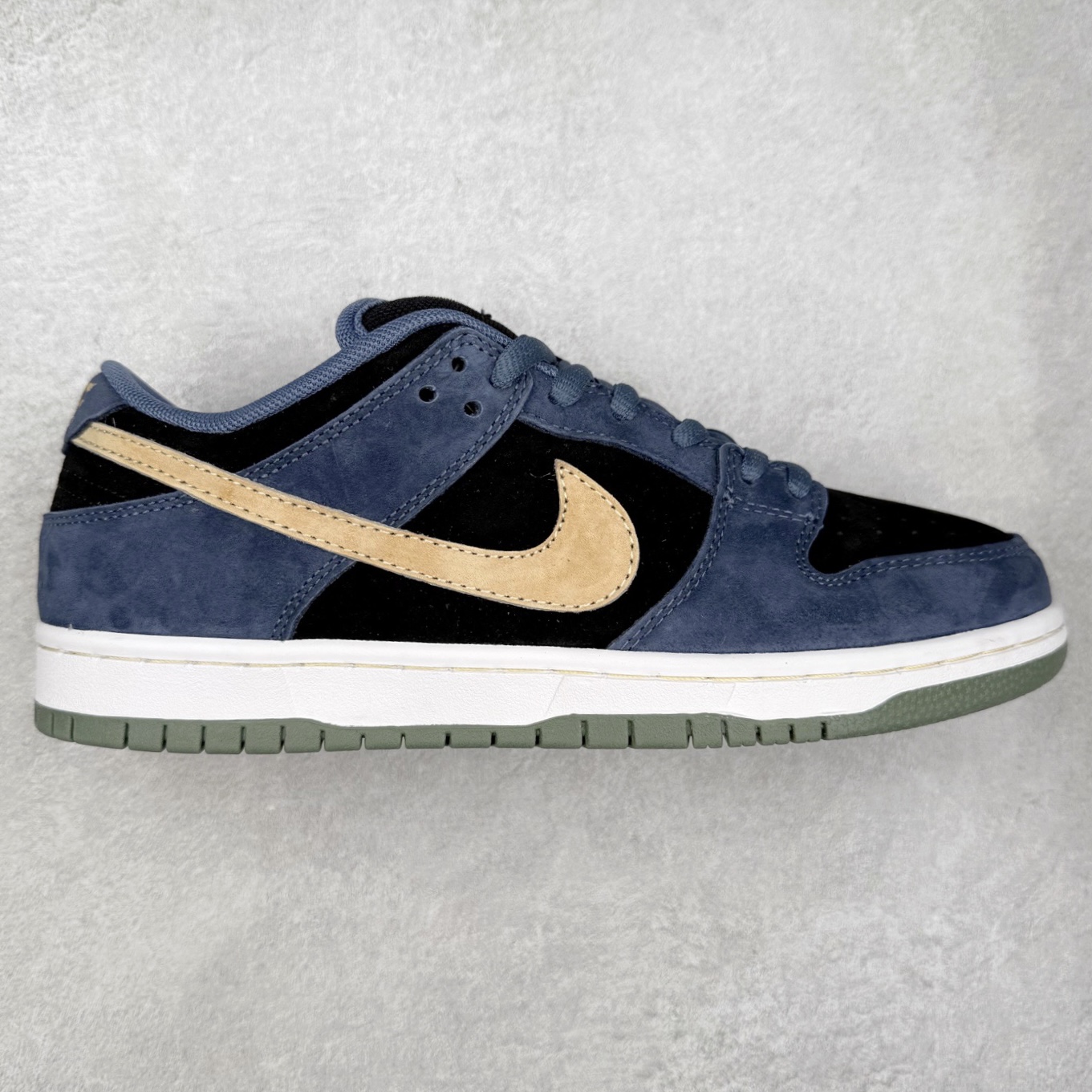 NK SB Dunk Low HF3063-002 极限压缩利润空间 超乎所想的高性价比 用料绝不含糊 原盒原配 正确耐磨橡胶大底 超高清洁度 全鞋零毛边皮料切割 全套原楦原模倾力打造完美版型 尺码：36 36.5 37.5 38 38.5 39 40 40.5 41 42 42.5 43 44 44.5 45 46-选品中心