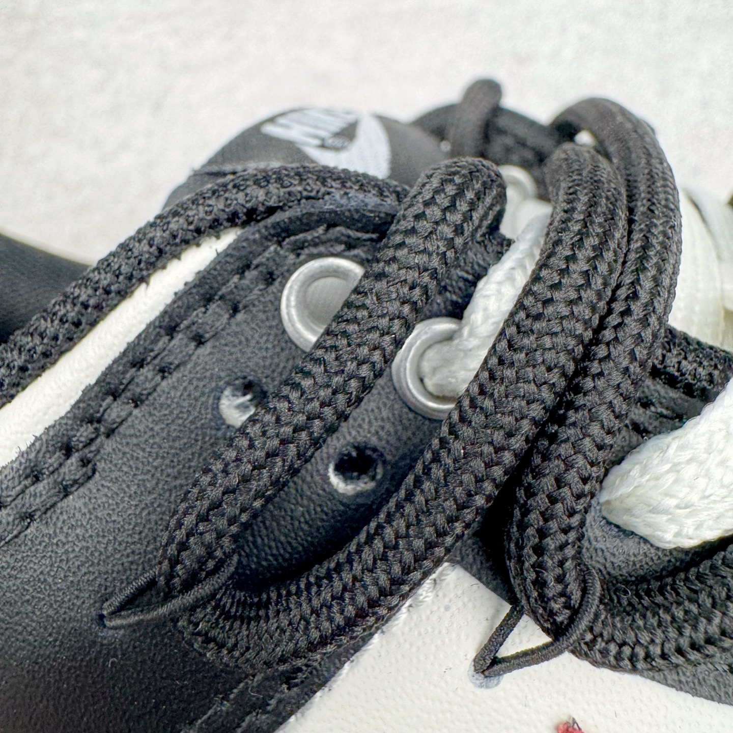 图片[18]-＃YC纯原 NK Dunk Low 黑莓粉黛 BP0518-093 当极简黑白遇见悸动粉黛，经典轮廓化身甜酷宣言，一抹温柔粉黛跃上Swoosh，如黑莓丛中绽开的绯色浪漫，甜酷交织，瞬间点亮视觉焦点。侧身「Remake」铭刻叛逆诗意，让经典重生为专属你的风格符号。从晨间咖啡馆到霓虹夜街头，以脚步书写浪漫叙事，穿搭自显高级存在感。定制系列天花板 无原鞋不开发 全系列得物原鞋一比一校对开发 配色持续更新中 终端对接 优势输出 全套原厂楦头原纸板数据档案倾力打造 原汁原味莞产 极致还原 圈内最强针车工艺 高端零售指定版 广东原厂配套原盒原标 鞋盒分三个尺码段 原厂冲刀 超高清洁度 全鞋零毛边皮料切割 采用原厂百宏鞋带以及原厂百宏织唛舌标 内标可供原厂几率过验 进口原装条纹中底布 四线拉帮白色点胶 原厂拉帮手法遵循公司 原厂电绣 极致还原 尺码：36 36.5 37.5 38 38.5 39 40 40.5 41 42 42.5 43 44 44.5 45 46-选品中心