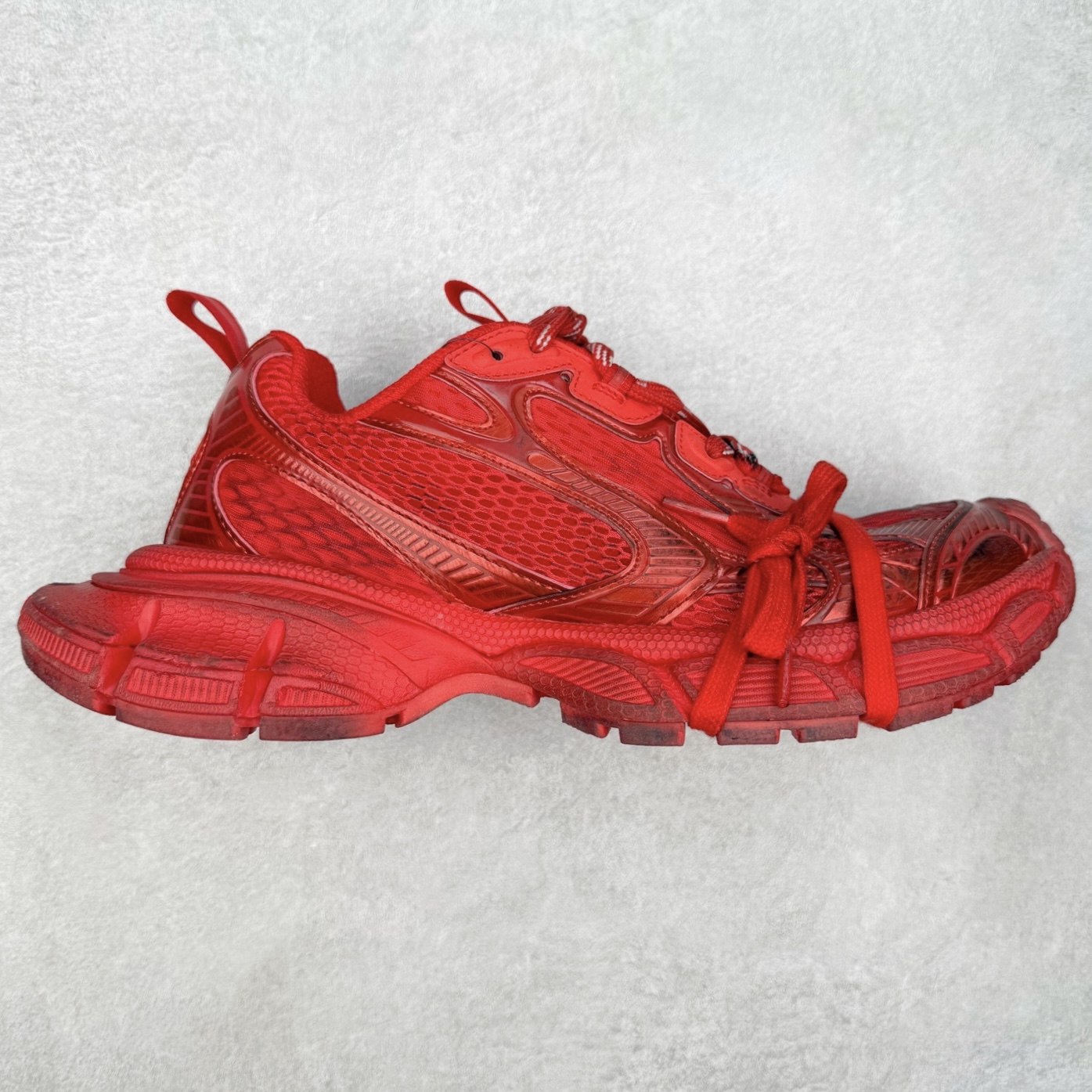 ＃纯原福利 BALENCIAGA 3XL Sneakers 巴黎世家十代网布系带低帮走秀复古老爹鞋 全套原纸板楦头开发 最原汁原味的灵魂版型 全鞋荧光划线卡点 胶水把控整洁度追求极致完美 每一双都是工艺品 多重QC质检 超越公司货的品控标准 实实在在的免检产品 原盒原配 正确字体电绣 粗细、位置、大小正确 侧边TPU 透气孔匹配意产原版 正确分离大底 TPU软底 原版一致大底LOGO 立体感十足 原厂皮料水洗做旧 采购原厂网纱 不含皮革 网布材料和聚氨酯 磨损效果 鞋头边缘和后帮 Balenciaga 徽标 鞋面和后跟凸印尺码 鞋舌 3XL 橡胶品牌标识和反光细节 鞋帮拉袢和鞋舌拉祥 配反光细节 备用鞋带在鞋履前侧 可在穿着前取下 便于不同造型搭配 偏大一码 尺码：35 36 37 38 39 40 41 42 43 44 45 46-选品中心