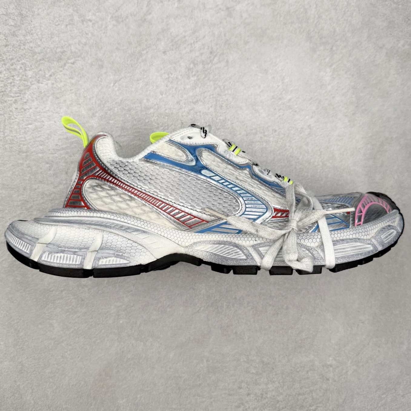 ＃纯原福利 BALENCIAGA 3XL Sneakers 巴黎世家十代网布系带低帮走秀复古老爹鞋 全套原纸板楦头开发 最原汁原味的灵魂版型 全鞋荧光划线卡点 胶水把控整洁度追求极致完美 每一双都是工艺品 多重QC质检 超越公司货的品控标准 实实在在的免检产品 原盒原配 正确字体电绣 粗细、位置、大小正确 侧边TPU 透气孔匹配意产原版 正确分离大底 TPU软底 原版一致大底LOGO 立体感十足 原厂皮料水洗做旧 采购原厂网纱 不含皮革 网布材料和聚氨酯 磨损效果 鞋头边缘和后帮 Balenciaga 徽标 鞋面和后跟凸印尺码 鞋舌 3XL 橡胶品牌标识和反光细节 鞋帮拉袢和鞋舌拉祥 配反光细节 备用鞋带在鞋履前侧 可在穿着前取下 便于不同造型搭配 偏大一码 尺码：35 36 37 38 39 40 41 42 43 44 45 46-选品中心