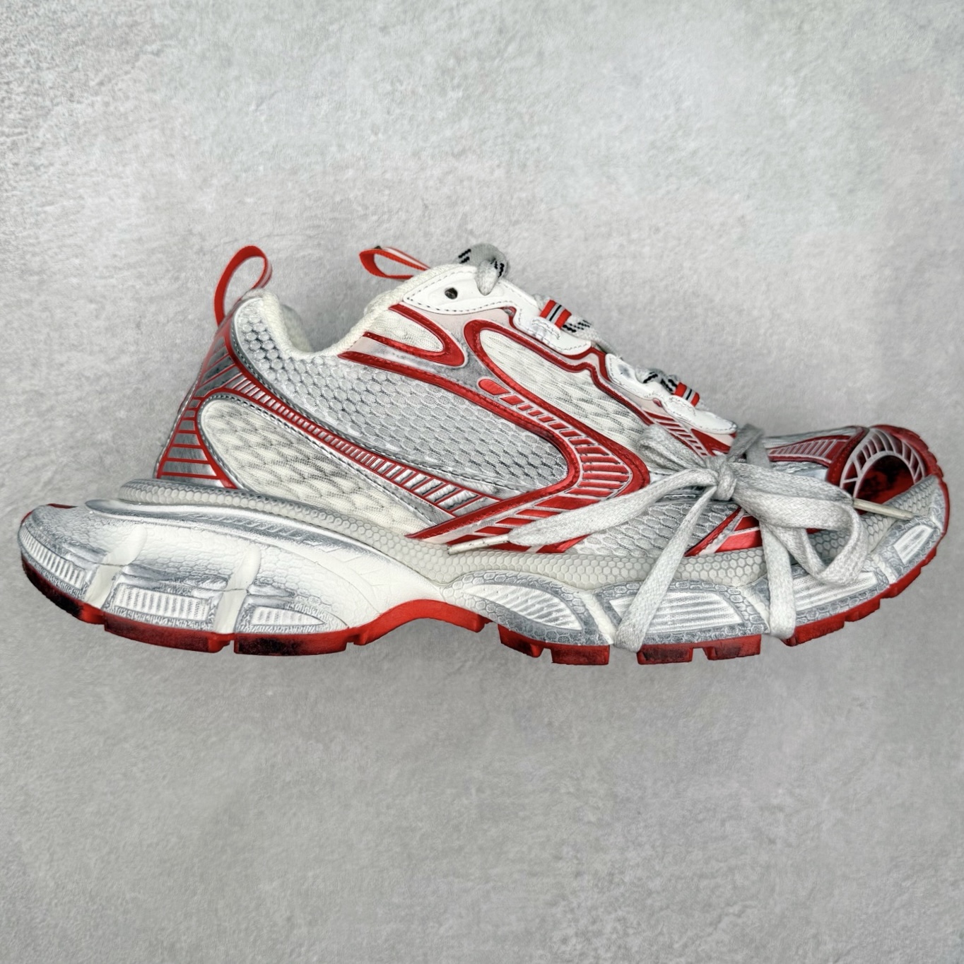 ＃纯原福利 BALENCIAGA 3XL Sneakers 巴黎世家十代网布系带低帮走秀复古老爹鞋 全套原纸板楦头开发 最原汁原味的灵魂版型 全鞋荧光划线卡点 胶水把控整洁度追求极致完美 每一双都是工艺品 多重QC质检 超越公司货的品控标准 实实在在的免检产品 原盒原配 正确字体电绣 粗细、位置、大小正确 侧边TPU 透气孔匹配意产原版 正确分离大底 TPU软底 原版一致大底LOGO 立体感十足 原厂皮料水洗做旧 采购原厂网纱 不含皮革 网布材料和聚氨酯 磨损效果 鞋头边缘和后帮 Balenciaga 徽标 鞋面和后跟凸印尺码 鞋舌 3XL 橡胶品牌标识和反光细节 鞋帮拉袢和鞋舌拉祥 配反光细节 备用鞋带在鞋履前侧 可在穿着前取下 便于不同造型搭配 偏大一码 尺码：35 36 37 38 39 40 41 42 43 44 45 46-选品中心