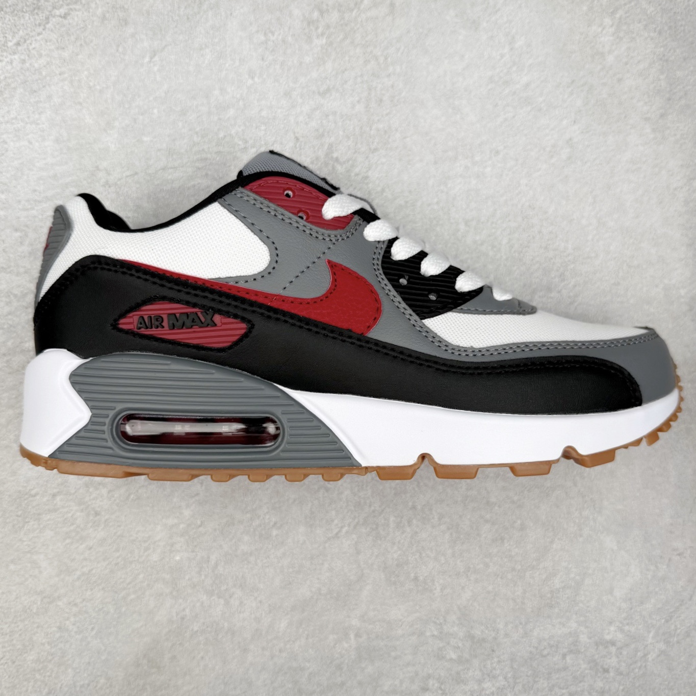 ＃MX版 NK Air MAX 90 气垫复古减震跑步鞋 FB9658-100 经典重温 独家陆续补货 外单专供大厂出品 品质稳定 一百余色 终端操作 Air Max 90于1990年推出 来自Air Max系列 在Air Max 1的基础上改进而得 增加了气垫面积 外型上也更为流线 最特別的就是加入了菱纹塑胶嵌板 为Air Max 90增添了许多潮流气息 皮革鞋面 造就出色耐穿性和支撑力 Max Air缓震配置搭配泡棉中底 令Air Max 90轻盈而舒适 华夫格橡胶外底 铸就Air Max 90非凡的抓地力 而Air Max 90不仅是一双跑鞋 它成功跨越了时间的演进 成为了球鞋文化与潮流圈中最熟为人知的鞋款之一 尺码：36 36.5 37.5 38 38.5 39 40 40.5 41 42 42.5 43 44 44.5 45-选品中心