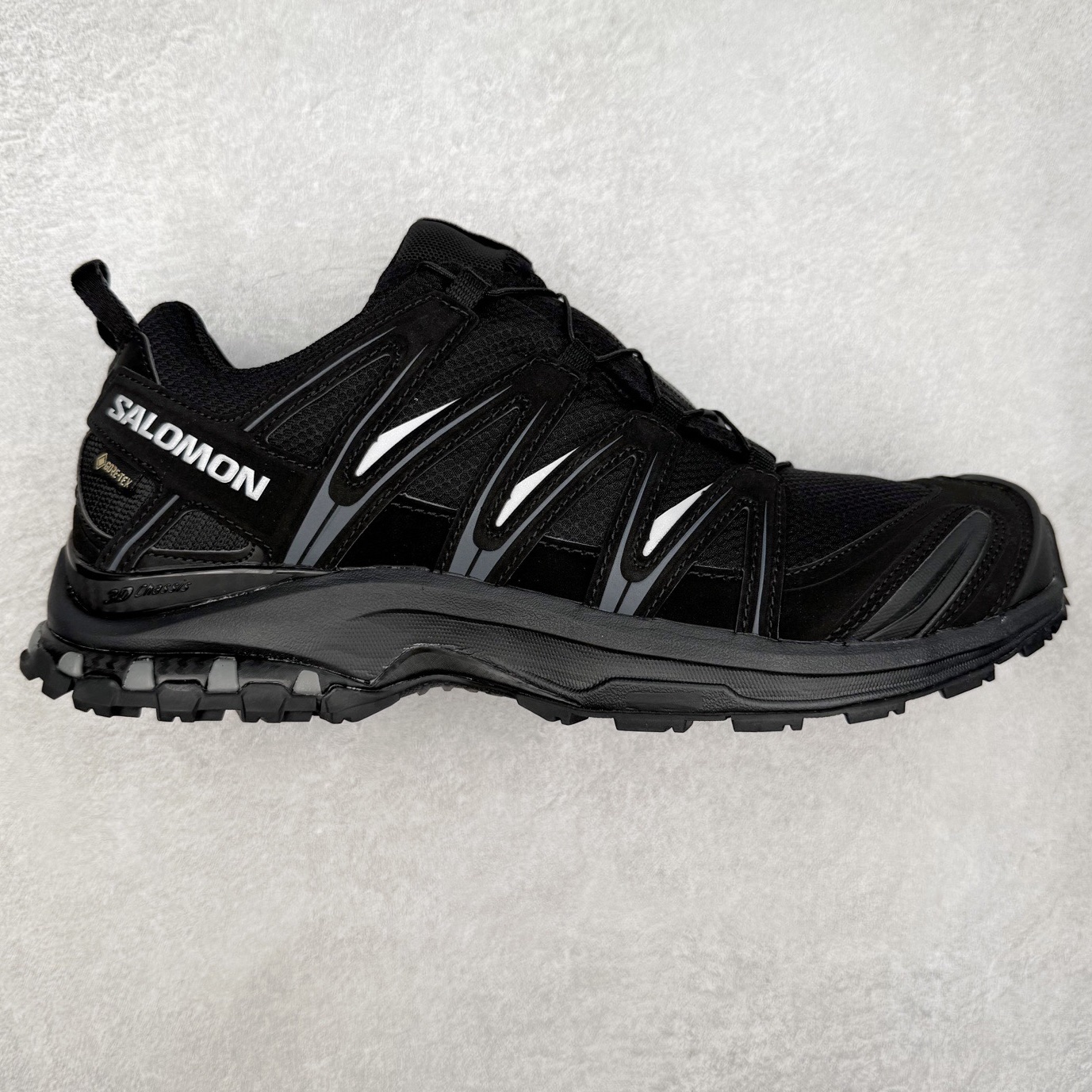 SALOMON XA Pro 3D ADV 萨洛蒙潮流越野机能户外功能鞋 纯原外贸平台特供订单 耗时半年巨作 全套原纸板楦头开发 原厂特供网布配套加持 确保原汁原味 完美呈现版型 原档数据独家私模五层组合大底 原装Ortholite轻量化鞋垫 中底布带钢印编号 原厂TPU锁扣 进口港宝加持 后跟自然饱满 还原公司包裹性 鞋面采用SENSIFT贴合技术 全方位贴合包裹脚型 鞋跟部鞋底牵引设计 提供强大的抓地性能 更适应野外崎岖不平的道路 其3D ADVANCED CHASSIS底盘 材料轻量大化 钉齿设计更具稳定性 防护性 鞋底易磨损区运用CONTAGRIP高耐磨材料 应对城市硬质路面长距离跑考验 尺码：36 36.5 37.5 38 38.5 39 40 40.5 41 42 42.5 43 44 44.5 45-选品中心