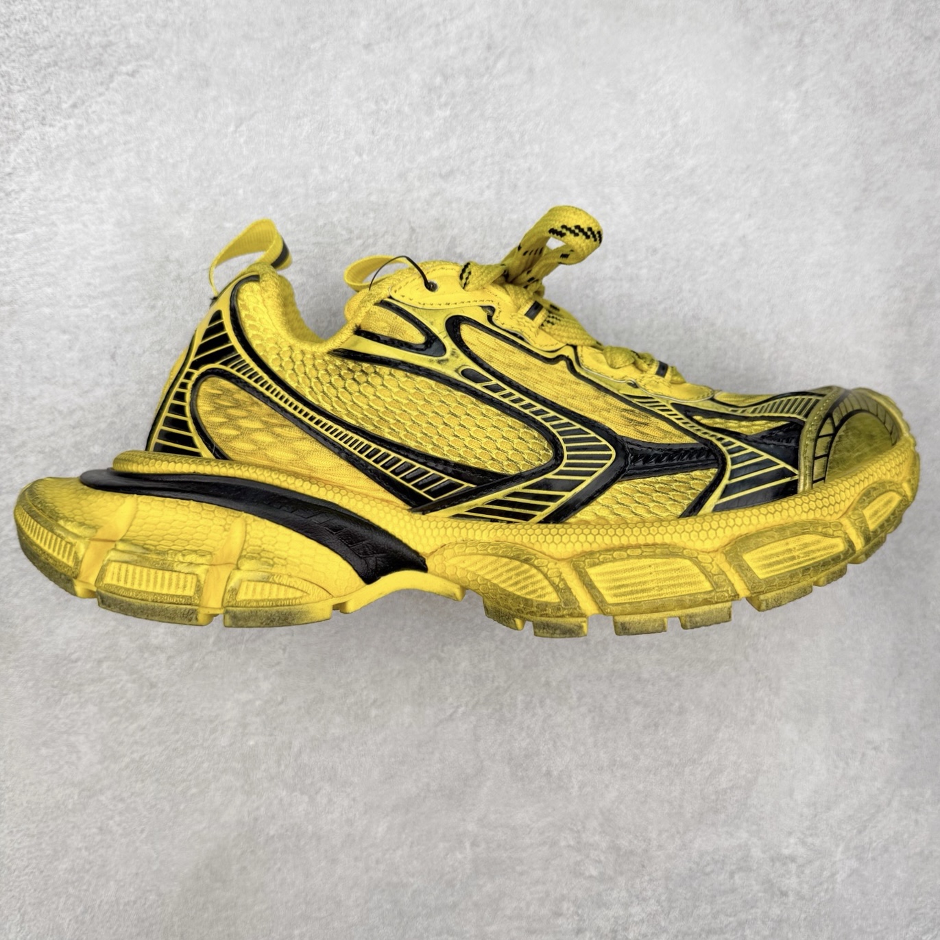 ＃纯原福利 BALENCIAGA 3XL Sneakers 巴黎世家十代网布系带低帮走秀复古老爹鞋 全套原纸板楦头开发 最原汁原味的灵魂版型 全鞋荧光划线卡点 胶水把控整洁度追求极致完美 每一双都是工艺品 多重QC质检 超越公司货的品控标准 实实在在的免检产品 原盒原配 正确字体电绣 粗细、位置、大小正确 侧边TPU 透气孔匹配意产原版 正确分离大底 TPU软底 原版一致大底LOGO 立体感十足 原厂皮料水洗做旧 采购原厂网纱 不含皮革 网布材料和聚氨酯 磨损效果 鞋头边缘和后帮 Balenciaga 徽标 鞋面和后跟凸印尺码 鞋舌 3XL 橡胶品牌标识和反光细节 鞋帮拉袢和鞋舌拉祥 配反光细节 备用鞋带在鞋履前侧 可在穿着前取下 便于不同造型搭配 偏大一码 尺码：35 36 37 38 39 40 41 42 43 44 45 46-选品中心