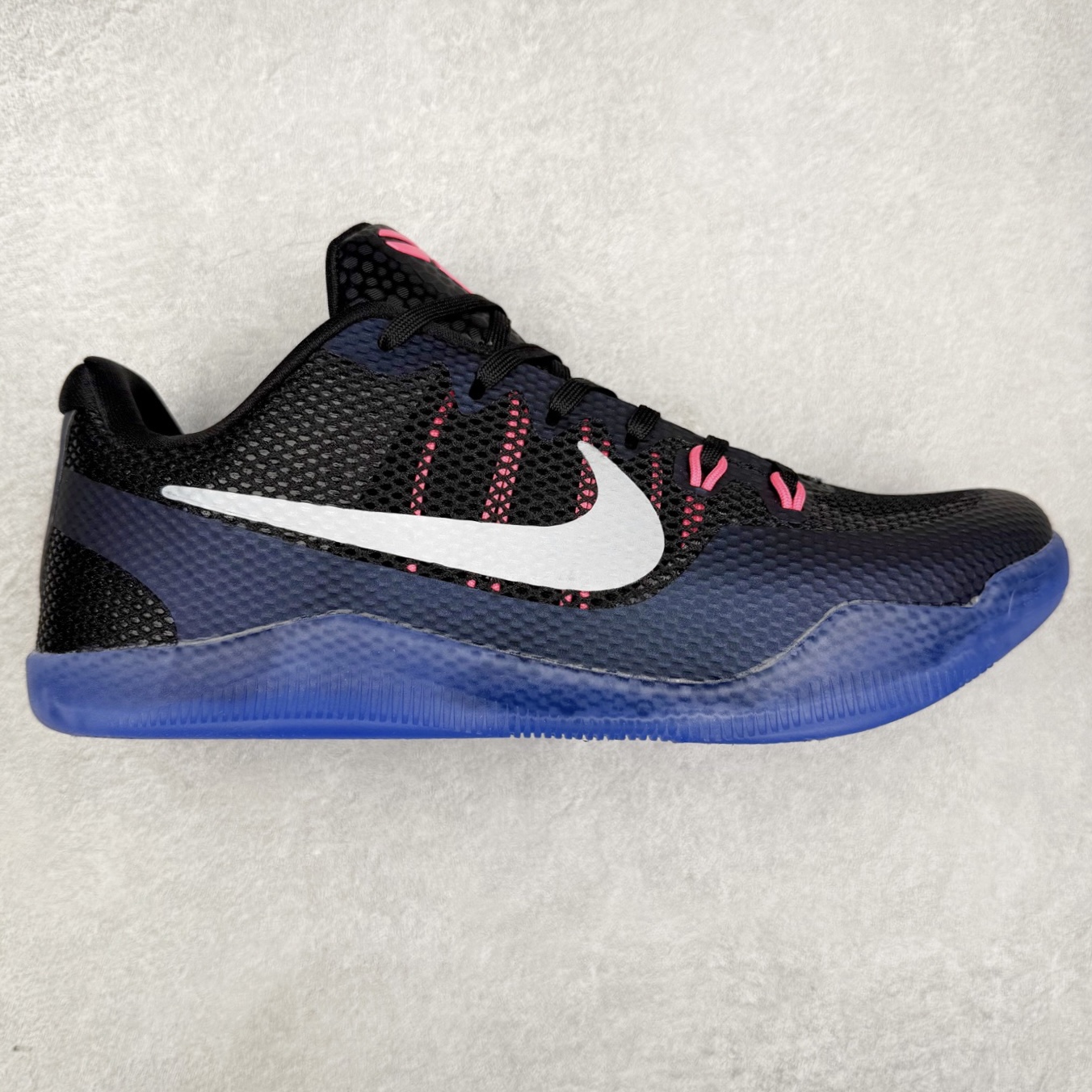NK Kobe 11 Elite Low 科比11代实战篮球鞋 836183-005 科比退役前的最后一双签名鞋意义重大 Eric Avar这次采用了低帮的鞋身设计 并使用加强版的Flyknit编织面料作为鞋面 更加坚韧牢固 提供更好的保护 中底依日采用了混合缓震的设计 前掌的Lunarlon搭配后掌Zoom Air气垫 确保缓震性能的强劲 尺码：39 40 40.5 41 42 42.5 43 44 44.5 45 46 47.5 48.5-选品中心