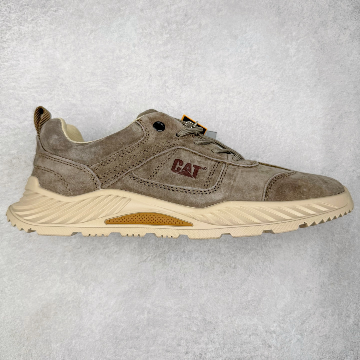 CAT/卡特 硬汉推土机品牌 Tramp Hike Low 户外休闲低帮男鞋 广东中山代工厂原产楦型 台产耐磨麂皮材质# 手工缝线固特异缝制工艺# 轻量柔韧橡胶防滑大底# 正确原盒包装吊牌# 完全还原ZP工艺❗徒步旅行者百搭休闲旅游休闲鞋 全套官网统一包装 今年冬季防寒户外专用 日常随意搭配 型男必备 尺码：39 40 41 42 43 44-选品中心