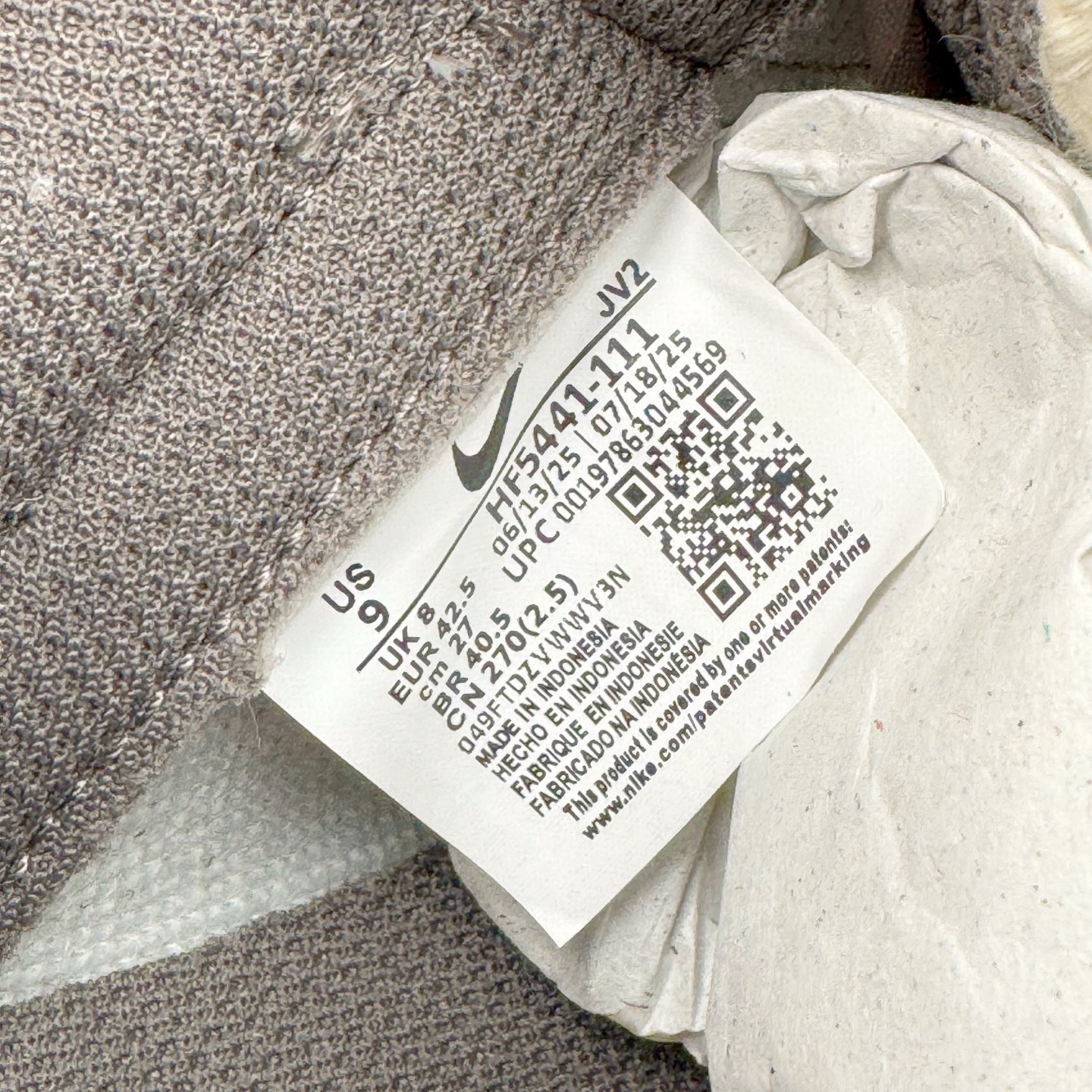 图片[13]-＃YC纯原 NK Dunk Low 二手日落 HF5441-111 当浅米色主调邂逅深灰与棕的层次，宛如黄昏被复刻在鞋面之上，深棕Swoosh划破宁静如暮色降临，棕褐细节点缀恰似夕阳最后一缕光，令黄昏的慵懒与潮酷并存。做旧中底与磨损胶边诉说时光沉淀的酷感，每一步都踩在复古与潮流的交汇点。旧时光的味道，新世代的表达，以磨损感设计致敬经典，用低饱和度配色拿捏氛围。定制系列天花板 无原鞋不开发 全系列得物原鞋一比一校对开发 配色持续更新中 终端对接 优势输出 全套原厂楦头原纸板数据档案倾力打造 原汁原味莞产 极致还原 圈内最强针车工艺 高端零售指定版 广东原厂配套原盒原标 鞋盒分三个尺码段 原厂冲刀 超高清洁度 全鞋零毛边皮料切割 采用原厂百宏鞋带以及原厂百宏织唛舌标 内标可供原厂几率过验 进口原装条纹中底布 四线拉帮白色点胶 原厂拉帮手法遵循公司 原厂电绣 极致还原 尺码：36 36.5 37.5 38 38.5 39 40 40.5 41 42 42.5 43 44 44.5 45 46-选品中心