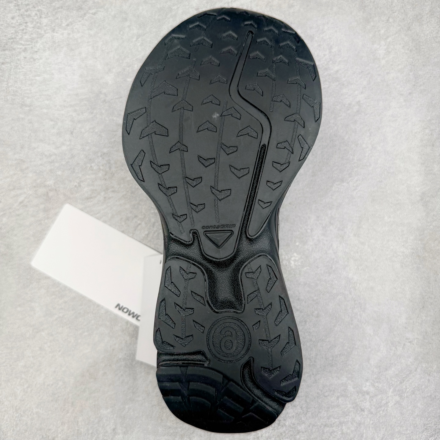 图片[9]-＃GX/绿X MM6 Maison Margiela x SALOMON XT-6 萨洛蒙联名系列低帮城市越野机能透气休闲运动鞋 鞋舌处附有迷你网眼袋收纳鞋绳以及下方的多色 Logo 标签 接着搭载奶油色 ACS 技术中底以及金色 TPU 塑料部件提升鞋款耐用性 中底与鞋面之间饰有海蓝色条状细节有效增添鞋款层次 最后应用黑色 Contragrip Chevron 外底完成鞋款设计 这次配色颇为高调 两款配色均以绚丽的渐变设计呈现 一款以粉紫渐变主打 另一款以黄绿渐变呈现 视觉效果相当吸睛 鞋面的使用玻璃纤维覆盖物加固 并通过细绳扣系带系统进行锁定 Salomon 的品牌logo 出现在脚后跟和前掌部位 中底虽然偏薄 但非常耐用 与模压塑料ACS 框架以及致密AC2 Muscle 鞋底单元结合 能够提供出色的支撑力和缓冲性 尺码：36 36.5 37.5 38 38.5 39 40 40.5 41 42 42.5 43 44 44.5 45 46.5-选品中心