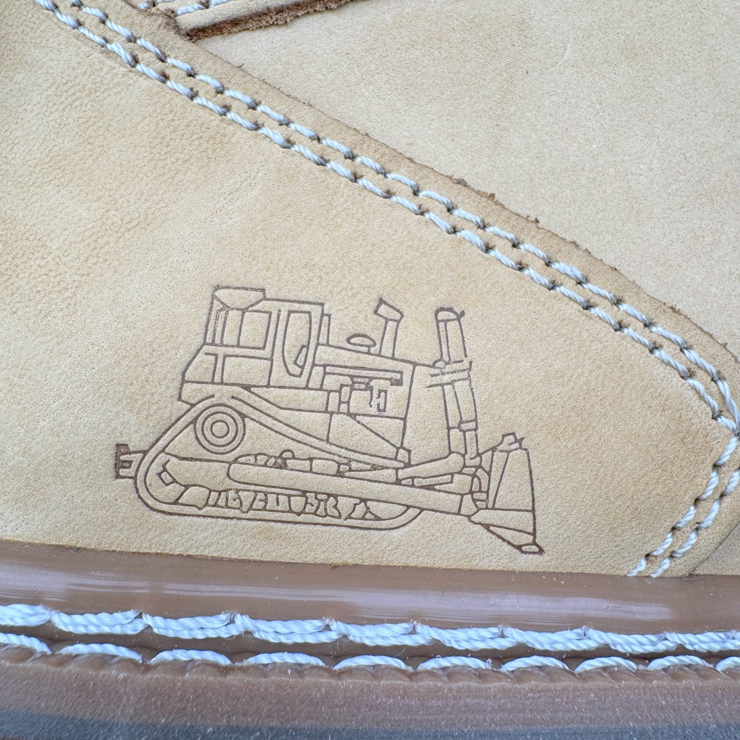 图片[13]-CAT卡特经典百搭户外休闲工装靴水晶底系列 官网常年主打款 历年经典热销 堪称正品复印全新出炉 工艺品质基本无法辨别出真假 专为高端海淘代购客户准备 此款每年销量爆炸 由于纯手工机打走线 做工极其复杂 在保证品质的情况下 工厂产量有限 基本上供不应求永不开胶技术 五金 皮质材料 橡胶水晶大底 各处小细节只和正品对比 尺码：39-44（皮鞋码）-选品中心