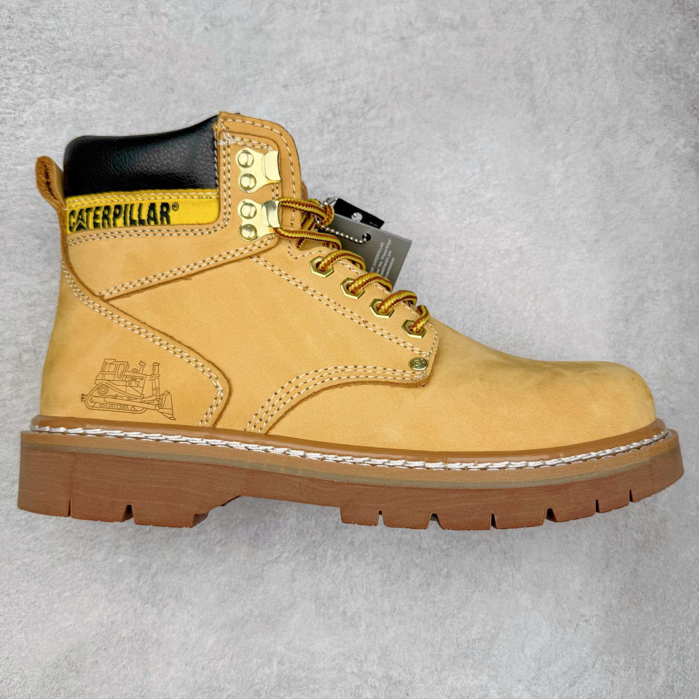 CAT卡特经典百搭户外休闲工装靴水晶底系列 官网常年主打款 历年经典热销 堪称正品复印全新出炉 工艺品质基本无法辨别出真假 专为高端海淘代购客户准备 此款每年销量爆炸 由于纯手工机打走线 做工极其复杂 在保证品质的情况下 工厂产量有限 基本上供不应求永不开胶技术 五金 皮质材料 橡胶水晶大底 各处小细节只和正品对比 尺码:39-44(皮鞋码)-选品中心