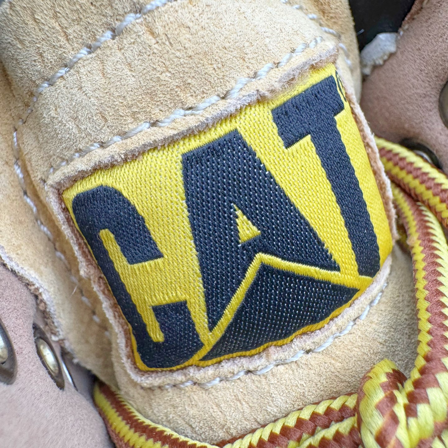 图片[12]-CAT卡特经典百搭户外休闲工装靴水晶底系列 官网常年主打款 历年经典热销 堪称正品复印全新出炉 工艺品质基本无法辨别出真假 专为高端海淘代购客户准备 此款每年销量爆炸 由于纯手工机打走线 做工极其复杂 在保证品质的情况下 工厂产量有限 基本上供不应求永不开胶技术 五金 皮质材料 橡胶水晶大底 各处小细节只和正品对比 尺码：39-44（皮鞋码）-选品中心