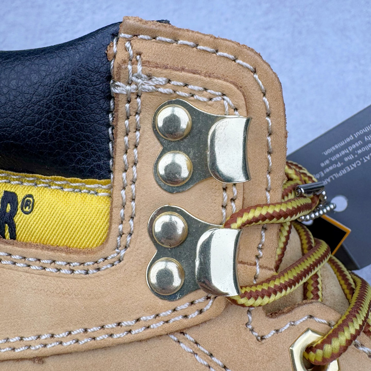 图片[15]-CAT卡特经典百搭户外休闲工装靴水晶底系列 官网常年主打款 历年经典热销 堪称正品复印全新出炉 工艺品质基本无法辨别出真假 专为高端海淘代购客户准备 此款每年销量爆炸 由于纯手工机打走线 做工极其复杂 在保证品质的情况下 工厂产量有限 基本上供不应求永不开胶技术 五金 皮质材料 橡胶水晶大底 各处小细节只和正品对比 尺码：39-44（皮鞋码）-选品中心