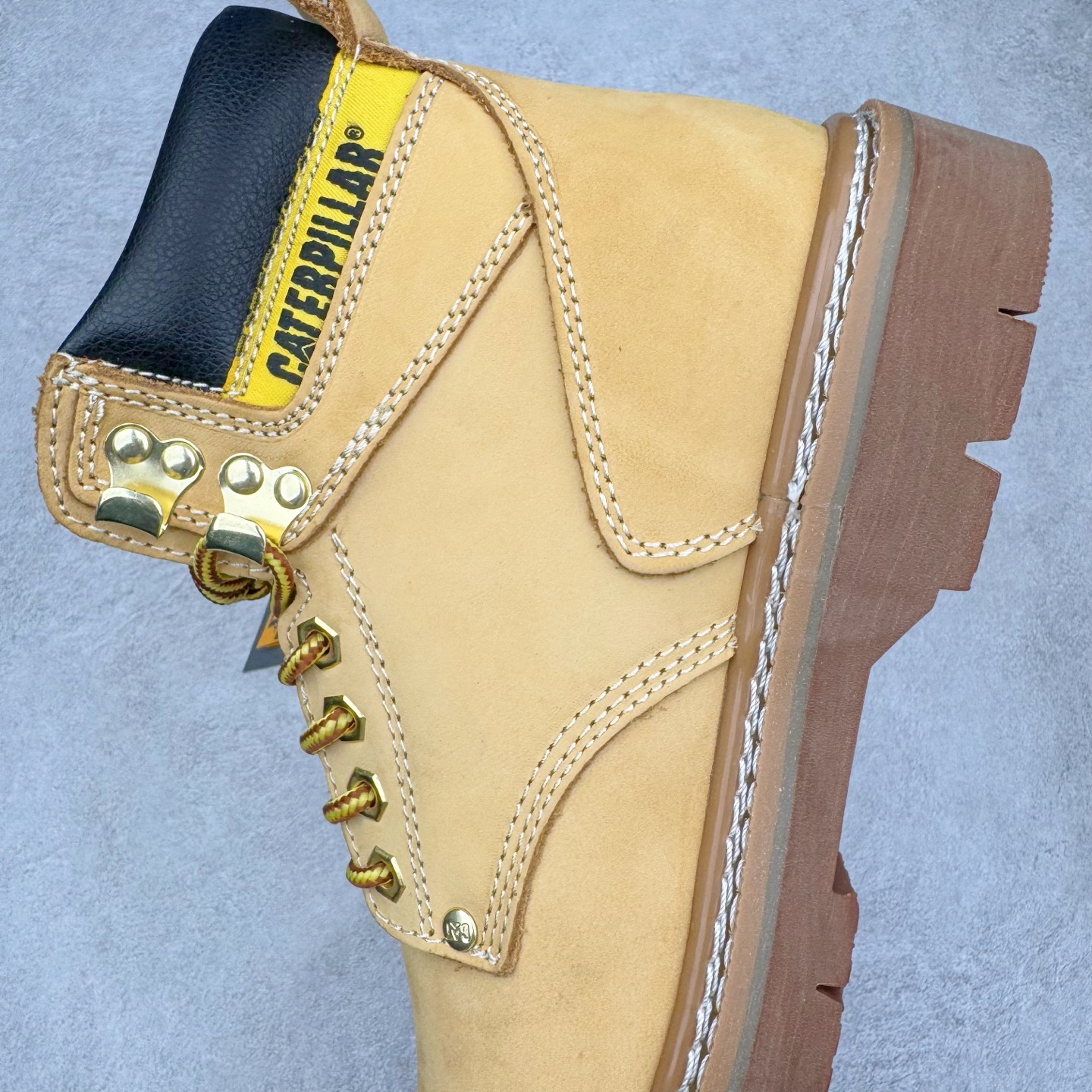 图片[7]-CAT卡特经典百搭户外休闲工装靴水晶底系列 官网常年主打款 历年经典热销 堪称正品复印全新出炉 工艺品质基本无法辨别出真假 专为高端海淘代购客户准备 此款每年销量爆炸 由于纯手工机打走线 做工极其复杂 在保证品质的情况下 工厂产量有限 基本上供不应求永不开胶技术 五金 皮质材料 橡胶水晶大底 各处小细节只和正品对比 尺码：39-44（皮鞋码）-选品中心