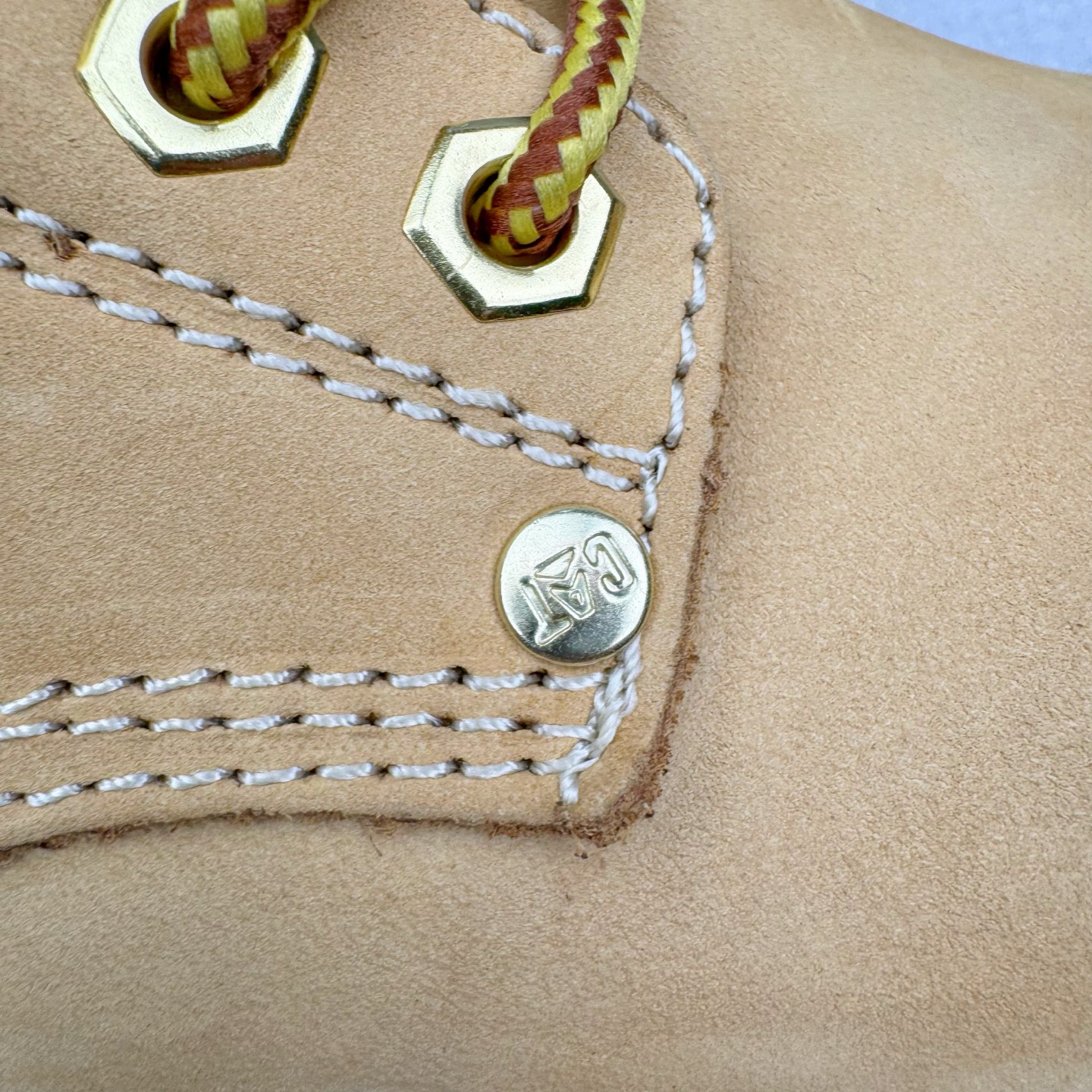 图片[16]-CAT卡特经典百搭户外休闲工装靴水晶底系列 官网常年主打款 历年经典热销 堪称正品复印全新出炉 工艺品质基本无法辨别出真假 专为高端海淘代购客户准备 此款每年销量爆炸 由于纯手工机打走线 做工极其复杂 在保证品质的情况下 工厂产量有限 基本上供不应求永不开胶技术 五金 皮质材料 橡胶水晶大底 各处小细节只和正品对比 尺码：39-44（皮鞋码）-选品中心