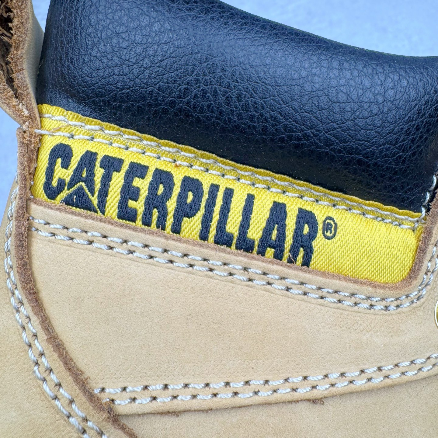 图片[14]-CAT卡特经典百搭户外休闲工装靴水晶底系列 官网常年主打款 历年经典热销 堪称正品复印全新出炉 工艺品质基本无法辨别出真假 专为高端海淘代购客户准备 此款每年销量爆炸 由于纯手工机打走线 做工极其复杂 在保证品质的情况下 工厂产量有限 基本上供不应求永不开胶技术 五金 皮质材料 橡胶水晶大底 各处小细节只和正品对比 尺码：39-44（皮鞋码）-选品中心