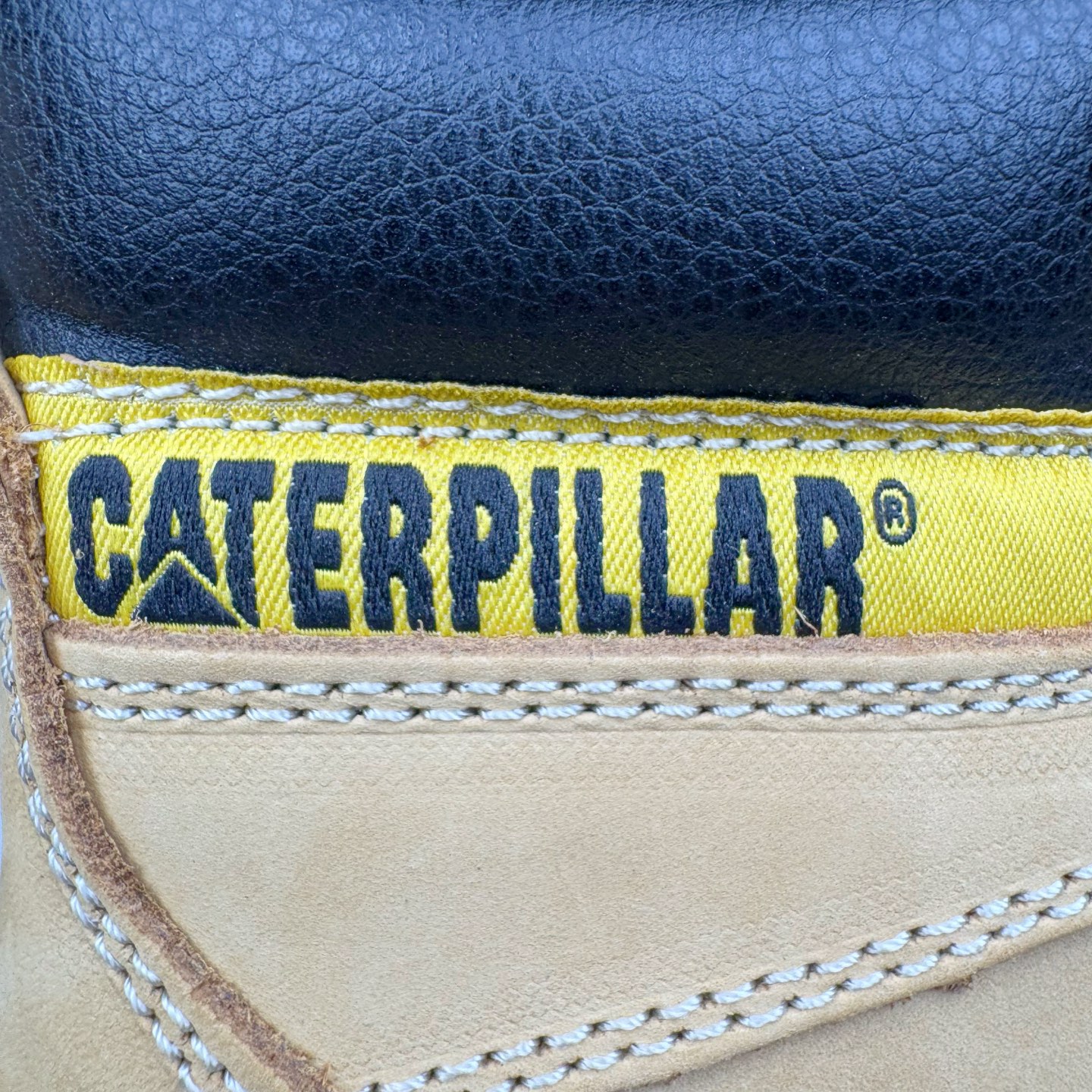 图片[11]-CAT卡特经典百搭户外休闲工装靴水晶底系列 官网常年主打款 历年经典热销 堪称正品复印全新出炉 工艺品质基本无法辨别出真假 专为高端海淘代购客户准备 此款每年销量爆炸 由于纯手工机打走线 做工极其复杂 在保证品质的情况下 工厂产量有限 基本上供不应求永不开胶技术 五金 皮质材料 橡胶水晶大底 各处小细节只和正品对比 尺码：39-44（皮鞋码）-选品中心