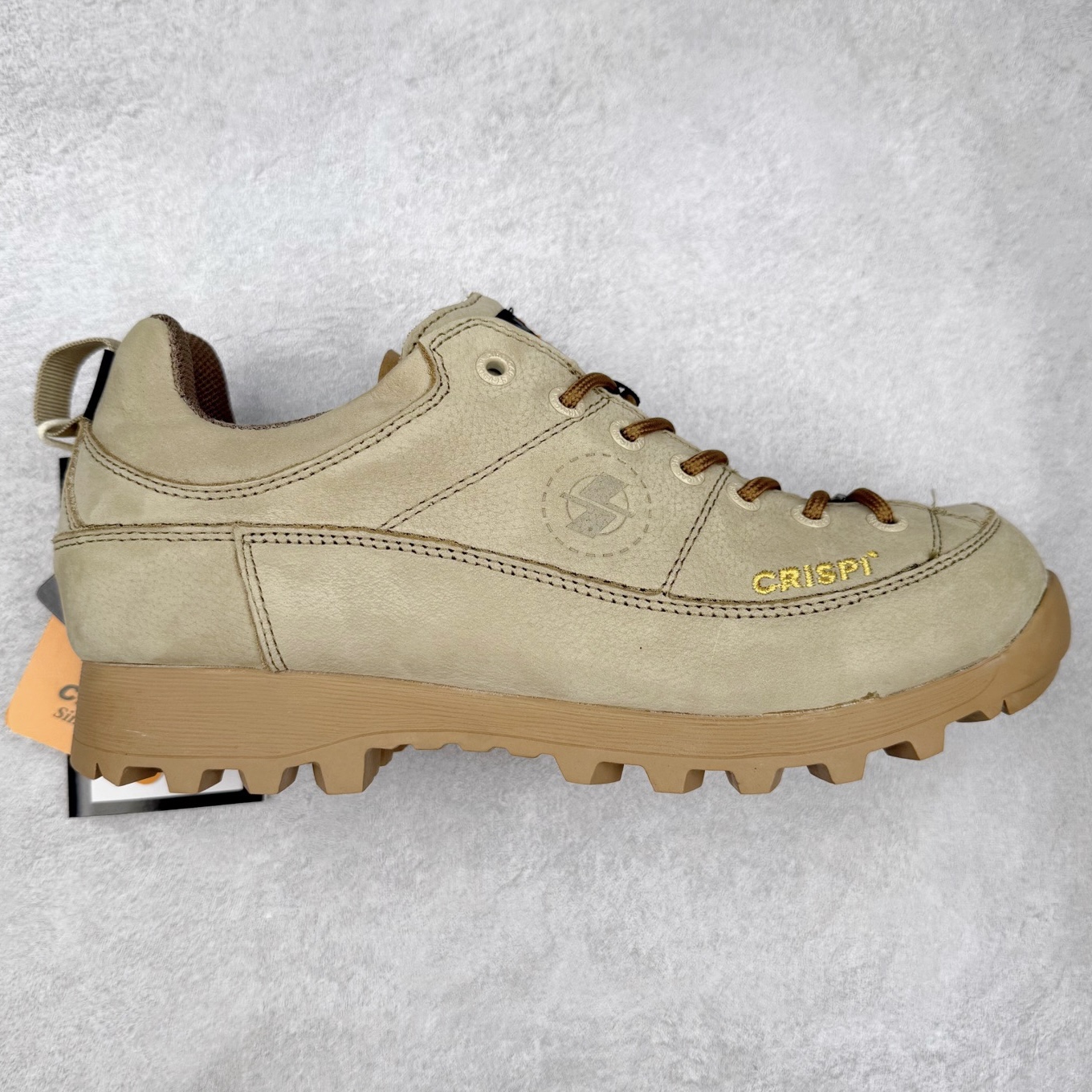 CRISPI Monaco 摩纳哥 GTX 登山耐磨防水中帮 户外功能鞋 CRISPI是一款登山鞋品牌，公司依靠的是对于制鞋与传统工艺从未抹灭的热情与热爱。时不时都在回顾与反思一路走过的路并且朝向新目标前进，这也是一直坚信着获得成功的关键。在未来的道路上将会不断重复温故与知新，永无止境的继续成长下去。CRISPI一直坚信着，必须充分了解客户的需求，保持着对于客户需求的前瞻性才能提供给客户“舒适零磨合”、耐用的鞋靴。CRISPI的研发团队与制鞋工匠每天密切合作，在传统制鞋工艺中融入创新的解决方案，为客户提供穿着体验。尺码：36 37 38 39 40 41 42 43 44 45-选品中心