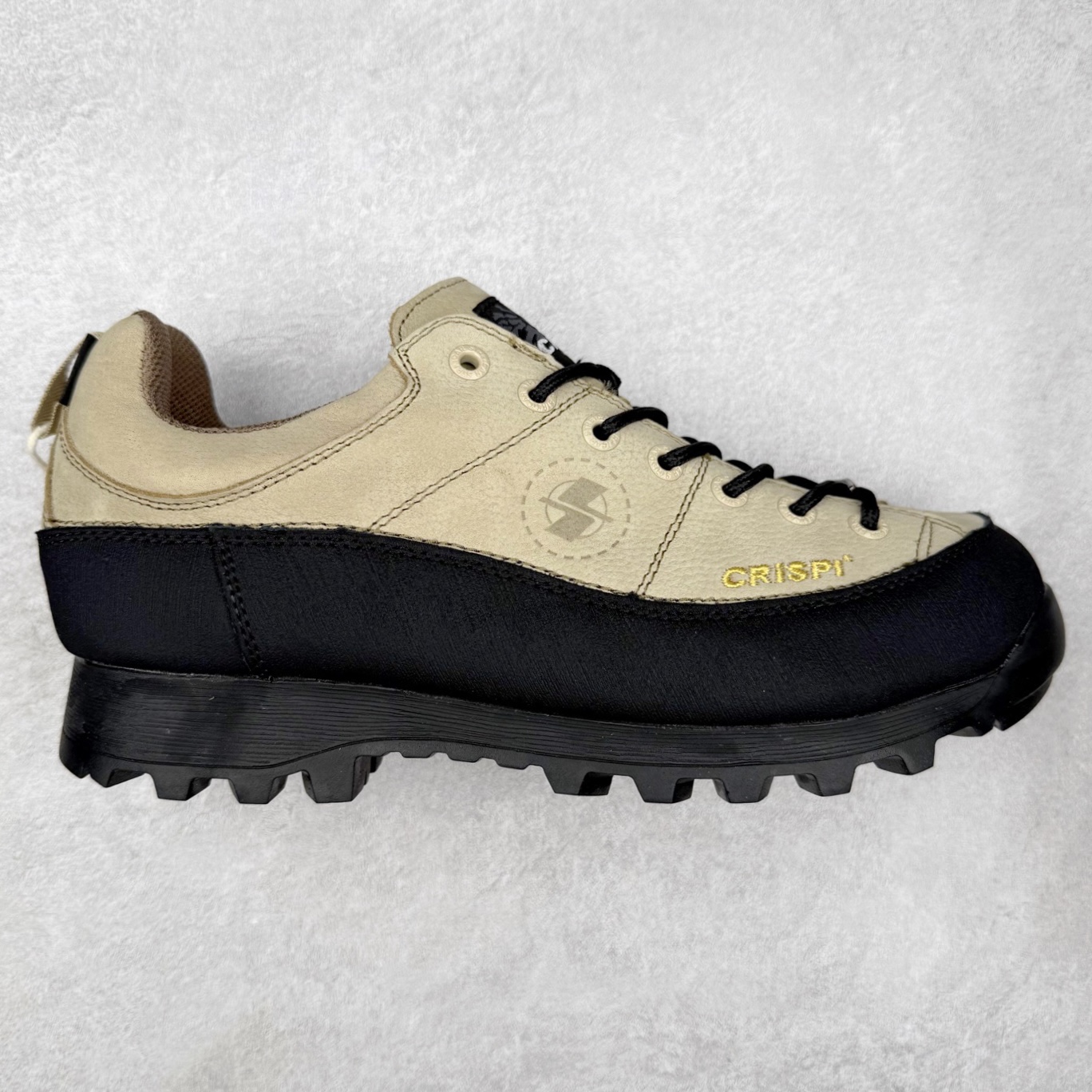CRISPI Monaco 摩纳哥 GTX 登山耐磨防水中帮 户外功能鞋 CRISPI是一款登山鞋品牌，公司依靠的是对于制鞋与传统工艺从未抹灭的热情与热爱。时不时都在回顾与反思一路走过的路并且朝向新目标前进，这也是一直坚信着获得成功的关键。在未来的道路上将会不断重复温故与知新，永无止境的继续成长下去。CRISPI一直坚信着，必须充分了解客户的需求，保持着对于客户需求的前瞻性才能提供给客户“舒适零磨合”、耐用的鞋靴。CRISPI的研发团队与制鞋工匠每天密切合作，在传统制鞋工艺中融入创新的解决方案，为客户提供穿着体验。尺码：36 37 38 39 40 41 42 43 44 45-选品中心