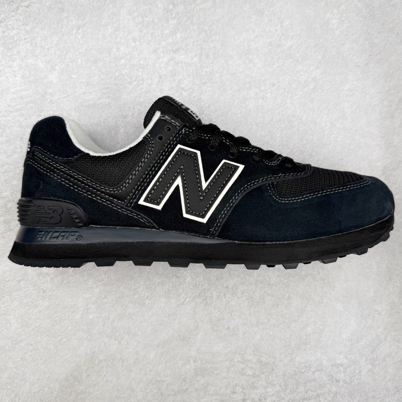 NB新百伦New Balance U574升级版系列低帮复古休闲运动慢跑鞋 新版NB574，妥妥美产既视感有木有。相较传统574，新版鞋跟及鞋面设计自带9系美产既视感！鞋面、内衬质感以及穿着体验更加！鞋型更流畅和饱满,鞋底增添了风格的多样化!底部升级橡胶颗粒大底,更防滑耐磨,上脚后感觉柔软且舒适。尺码：36 36.5 37.5 38 38.5 39.5 40 40.5 41.5 42 42.5 43 44 45-选品中心