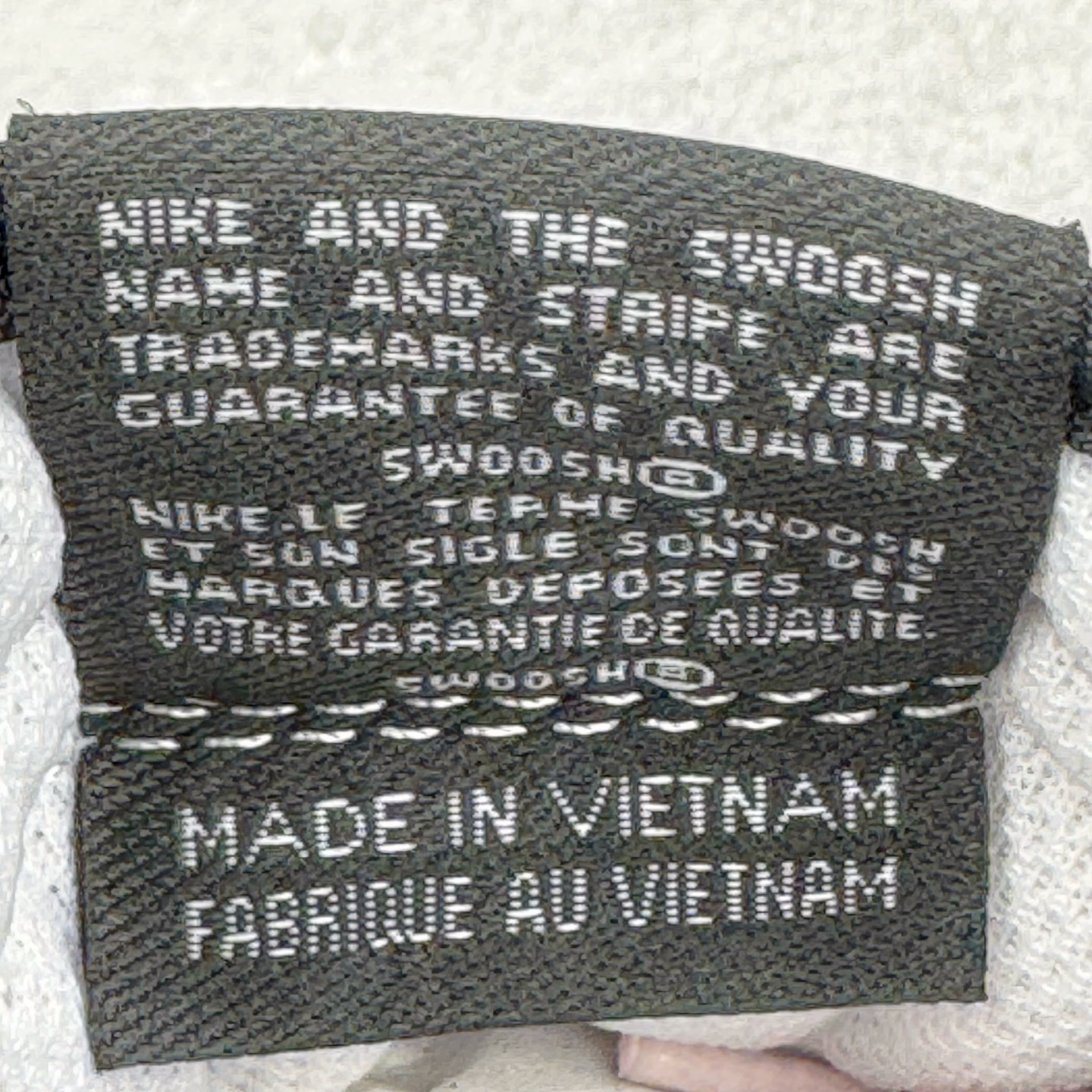 图片[13]-＃YC纯原 NK Dunk Low 樱花白桃 DD1391-100 此款以春日樱花为灵感，将樱花的柔粉与白桃的清甜融入设计。鞋身以淡粉为主调，如初绽樱瓣细腻柔软；黑色Swoosh利落勾勒轮廓，甜碰撞出甜酷交织的视觉张力。后跟点缀手写风\\\”Berry\\\”与爱心细节，似一句俏皮密语，为整体设计注入灵动巧思。定制系列天花板 无原鞋不开发 全系列得物原鞋一比一校对开发 配色持续更新中 终端对接 优势输出 全套原厂楦头原纸板数据档案倾力打造 原汁原味莞产 极致还原 圈内最强针车工艺 高端零售指定版 广东原厂配套原盒原标 鞋盒分三个尺码段 原厂冲刀 超高清洁度 全鞋零毛边皮料切割 采用原厂百宏鞋带以及原厂百宏织唛舌标 内标可供原厂几率过验 进口原装条纹中底布 四线拉帮白色点胶 原厂拉帮手法遵循公司 原厂电绣 极致还原 尺码：36 36.5 37.5 38 38.5 39 40 40.5 41 42 42.5 43 44 44.5 45 46-选品中心