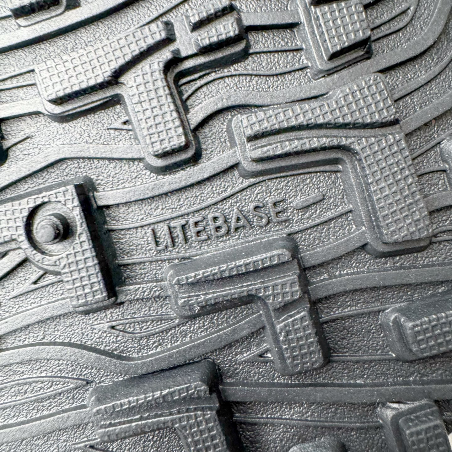 图片[21]-＃纯原 NORDA 001 G+ 轻便户外运动舒适防滑耐磨低帮跑步鞋 Norda是一个来自加拿大的品牌，由两位越野跑者Nicholas Martire 和Willamina Martire夫妇联合其他两位合作者创立，旨在打造全球最佳的越野跑鞋。在品牌正式成立之前，他们邀请了运动员、艺术家和材料专家，共同讨论如何塑造这个全新的品牌。最终，Norda品牌在2020年正式成立，但他们的第一双鞋子Norda001直到2022年1月才发布。在品牌成立的三年里，Norda总共只推出了两款跑鞋，但在配色和其他品牌的合作上却频频发力。包括Zegna、Ciele和Satisfy等跑步圈里的当红品牌，都进行了联名。Zegna更是在今年年初收购了一部分Norda的股份，并宣称将会在未来投入更多资金支持品牌的发展。尺码：36 36.5 37.5 38 38.5 39 40 40.5 41 42 42.5 43 44 44.5 45 46-选品中心