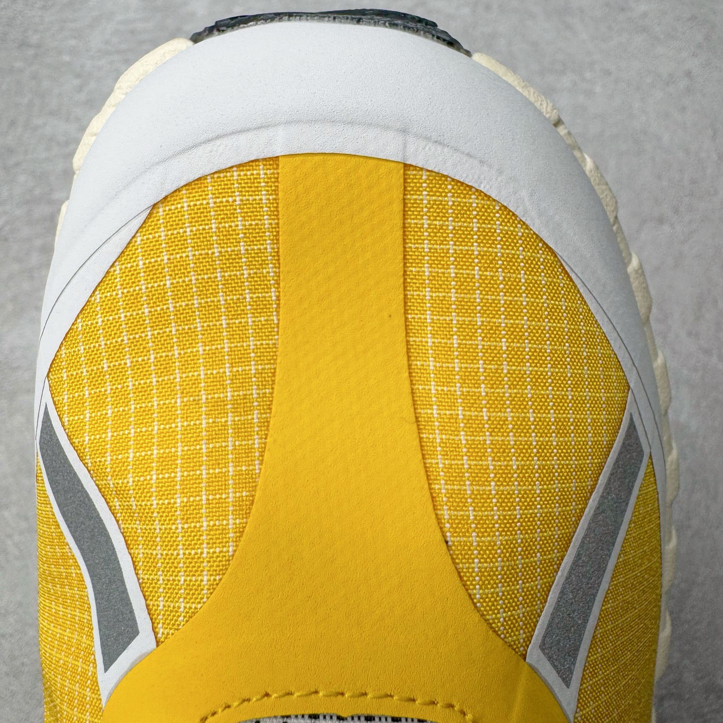 图片[16]-＃纯原 NORDA 001 G+ 轻便户外运动舒适防滑耐磨低帮跑步鞋 Norda是一个来自加拿大的品牌，由两位越野跑者Nicholas Martire 和Willamina Martire夫妇联合其他两位合作者创立，旨在打造全球最佳的越野跑鞋。在品牌正式成立之前，他们邀请了运动员、艺术家和材料专家，共同讨论如何塑造这个全新的品牌。最终，Norda品牌在2020年正式成立，但他们的第一双鞋子Norda001直到2022年1月才发布。在品牌成立的三年里，Norda总共只推出了两款跑鞋，但在配色和其他品牌的合作上却频频发力。包括Zegna、Ciele和Satisfy等跑步圈里的当红品牌，都进行了联名。Zegna更是在今年年初收购了一部分Norda的股份，并宣称将会在未来投入更多资金支持品牌的发展。尺码：36 36.5 37.5 38 38.5 39 40 40.5 41 42 42.5 43 44 44.5 45 46-选品中心