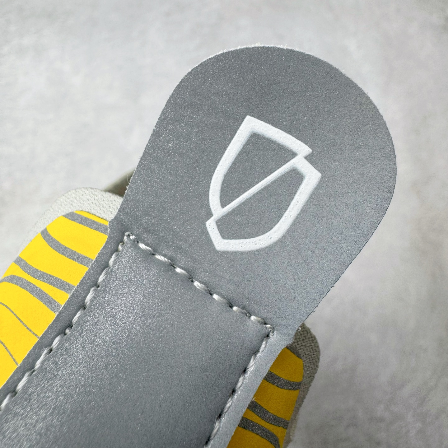 图片[17]-＃纯原 NORDA 001 G+ 轻便户外运动舒适防滑耐磨低帮跑步鞋 Norda是一个来自加拿大的品牌，由两位越野跑者Nicholas Martire 和Willamina Martire夫妇联合其他两位合作者创立，旨在打造全球最佳的越野跑鞋。在品牌正式成立之前，他们邀请了运动员、艺术家和材料专家，共同讨论如何塑造这个全新的品牌。最终，Norda品牌在2020年正式成立，但他们的第一双鞋子Norda001直到2022年1月才发布。在品牌成立的三年里，Norda总共只推出了两款跑鞋，但在配色和其他品牌的合作上却频频发力。包括Zegna、Ciele和Satisfy等跑步圈里的当红品牌，都进行了联名。Zegna更是在今年年初收购了一部分Norda的股份，并宣称将会在未来投入更多资金支持品牌的发展。尺码：36 36.5 37.5 38 38.5 39 40 40.5 41 42 42.5 43 44 44.5 45 46-选品中心