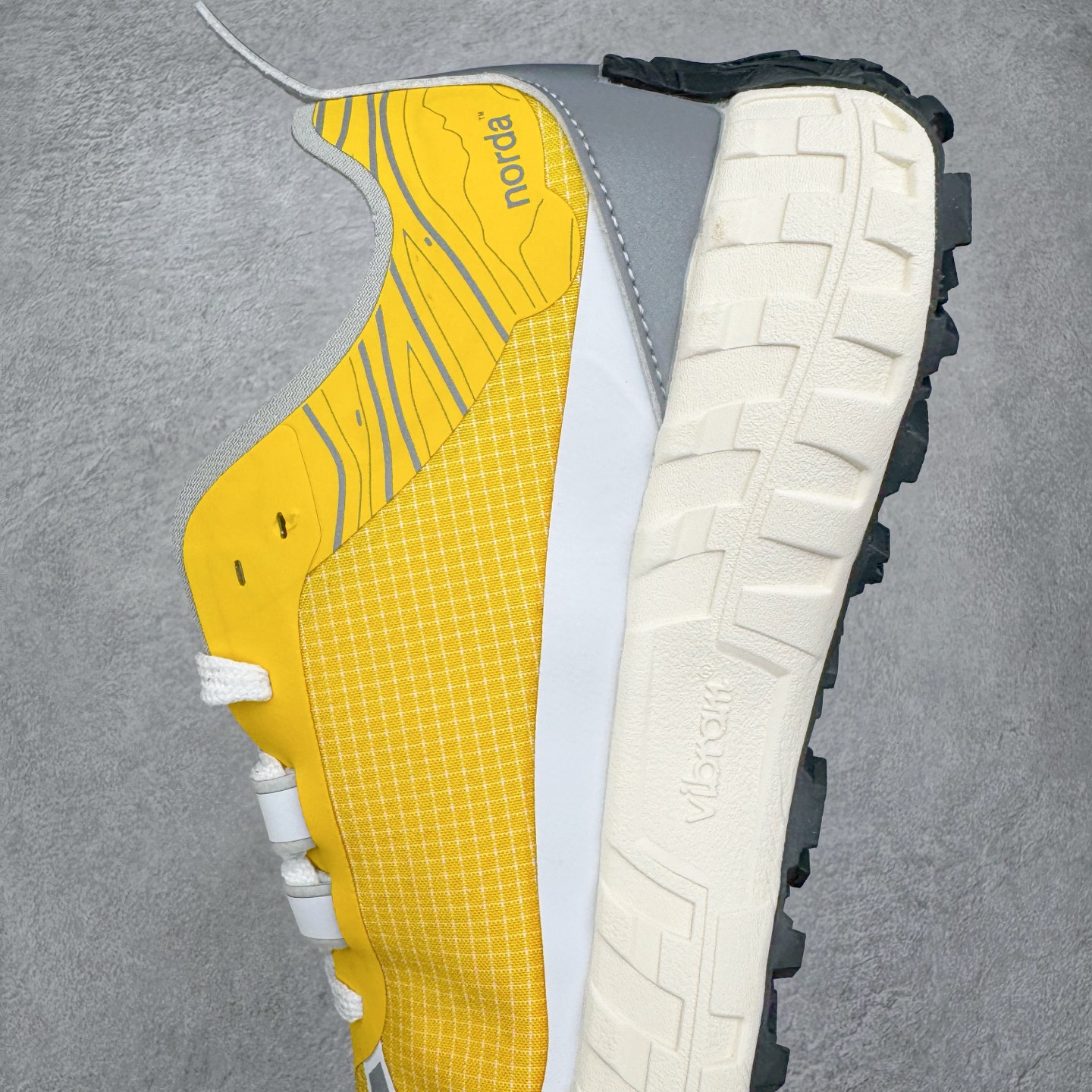 图片[6]-＃纯原 NORDA 001 G+ 轻便户外运动舒适防滑耐磨低帮跑步鞋 Norda是一个来自加拿大的品牌，由两位越野跑者Nicholas Martire 和Willamina Martire夫妇联合其他两位合作者创立，旨在打造全球最佳的越野跑鞋。在品牌正式成立之前，他们邀请了运动员、艺术家和材料专家，共同讨论如何塑造这个全新的品牌。最终，Norda品牌在2020年正式成立，但他们的第一双鞋子Norda001直到2022年1月才发布。在品牌成立的三年里，Norda总共只推出了两款跑鞋，但在配色和其他品牌的合作上却频频发力。包括Zegna、Ciele和Satisfy等跑步圈里的当红品牌，都进行了联名。Zegna更是在今年年初收购了一部分Norda的股份，并宣称将会在未来投入更多资金支持品牌的发展。尺码：36 36.5 37.5 38 38.5 39 40 40.5 41 42 42.5 43 44 44.5 45 46-选品中心